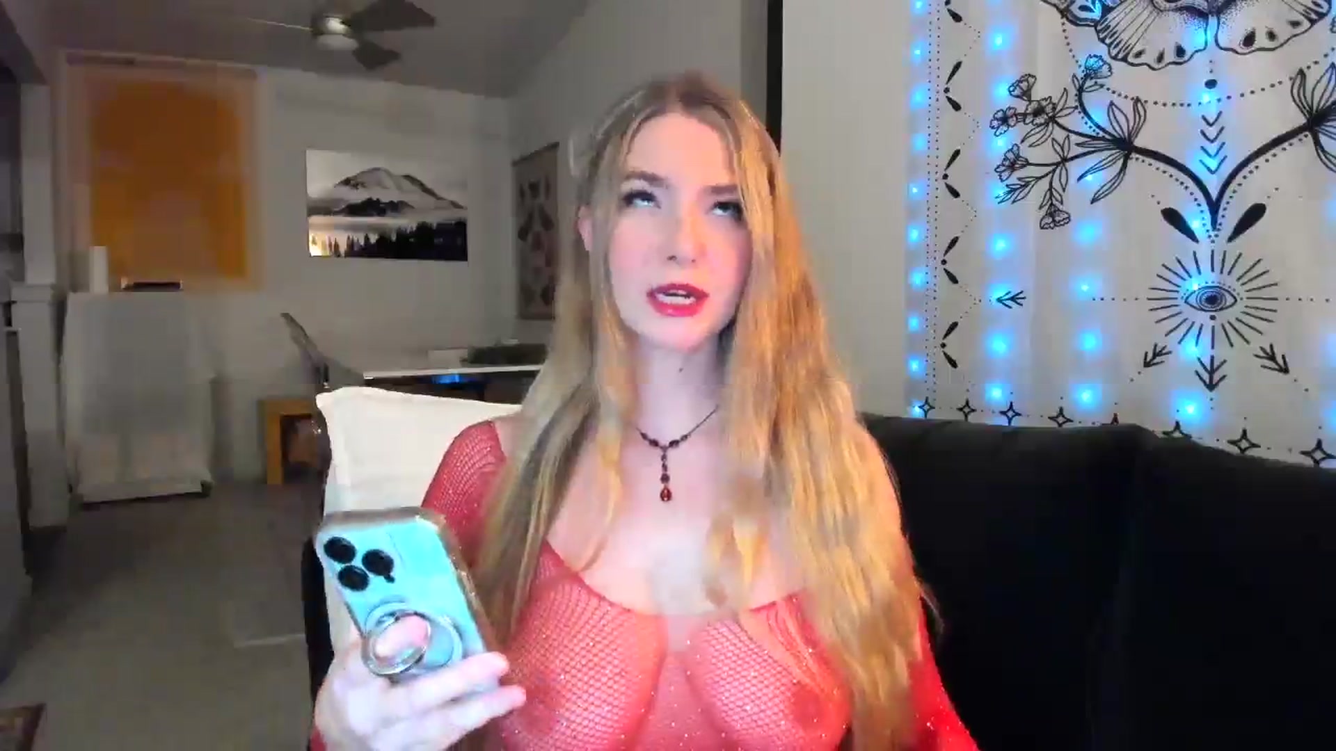 Gallery image thumbnail from JinnaWhite's myfreecams stream on, 12/13/2024, 04:50 image 3 of 20