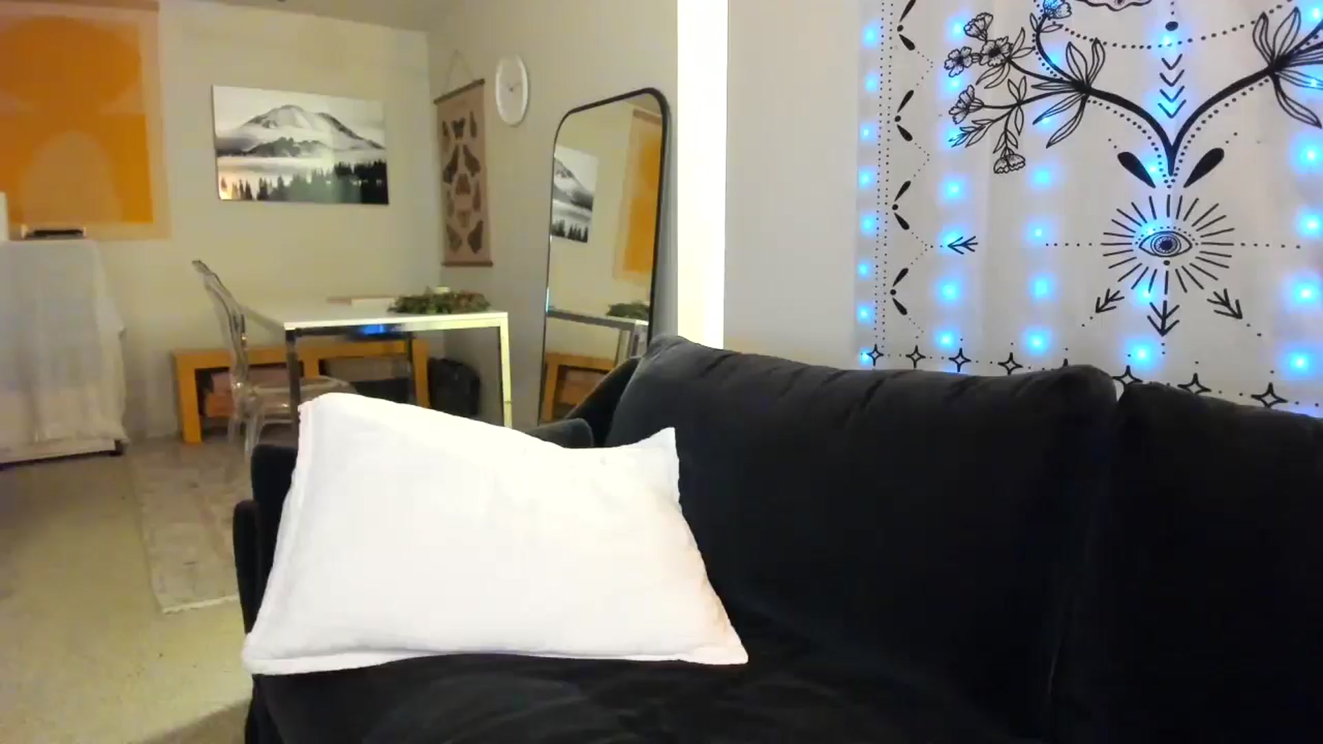 Gallery image thumbnail from JinnaWhite's myfreecams stream on, 12/13/2024, 05:55 image 2 of 20