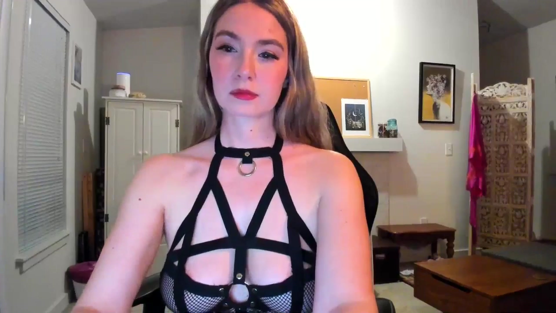 Gallery image thumbnail from JinnaWhite's myfreecams stream on, 12/18/2024, 02:32 image 2 of 20