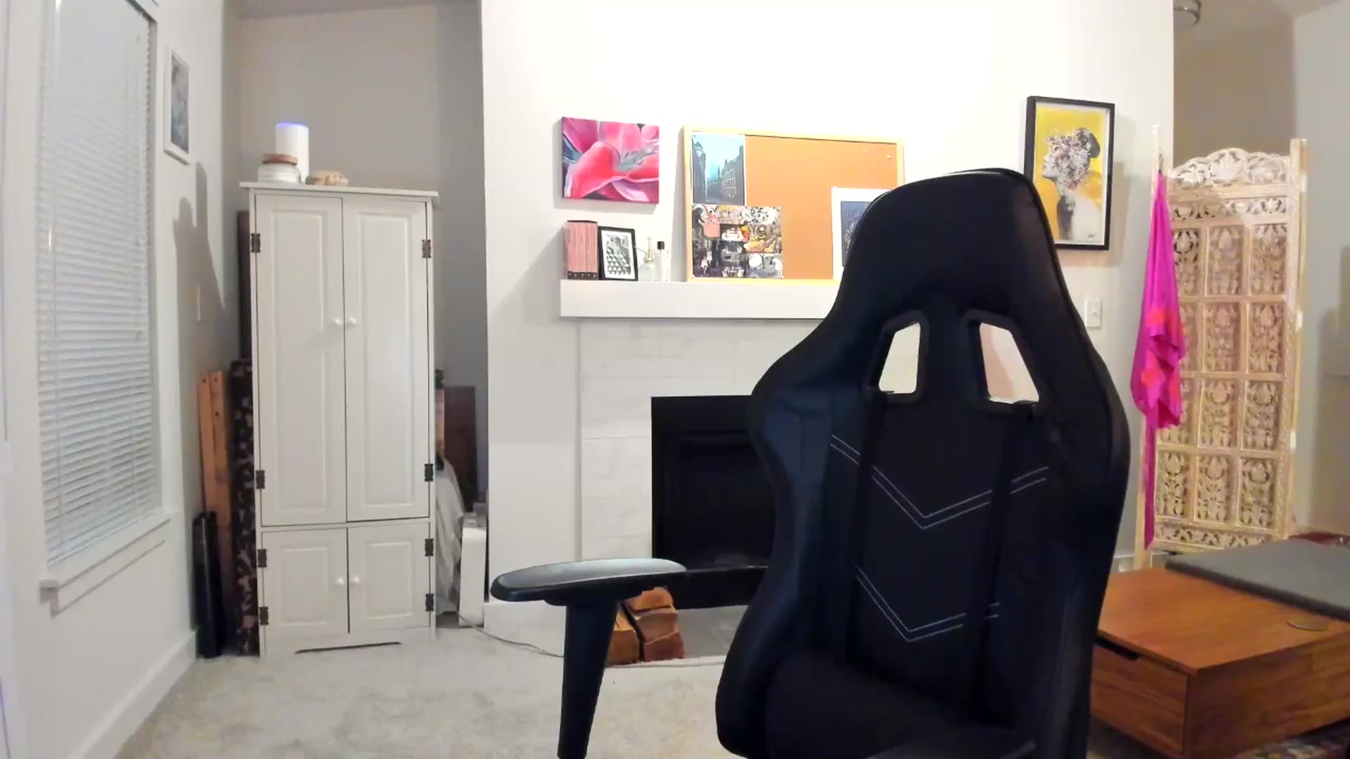 Gallery image thumbnail from JinnaWhite's myfreecams stream on, 12/18/2024, 02:32 image 7 of 20