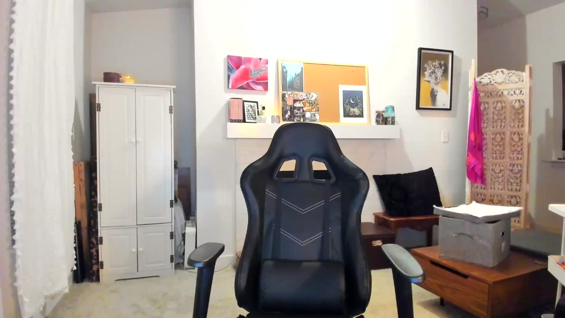 Gallery image thumbnail from JinnaWhite's myfreecams stream on, 12/27/2024, 03:35 image 17 of 20