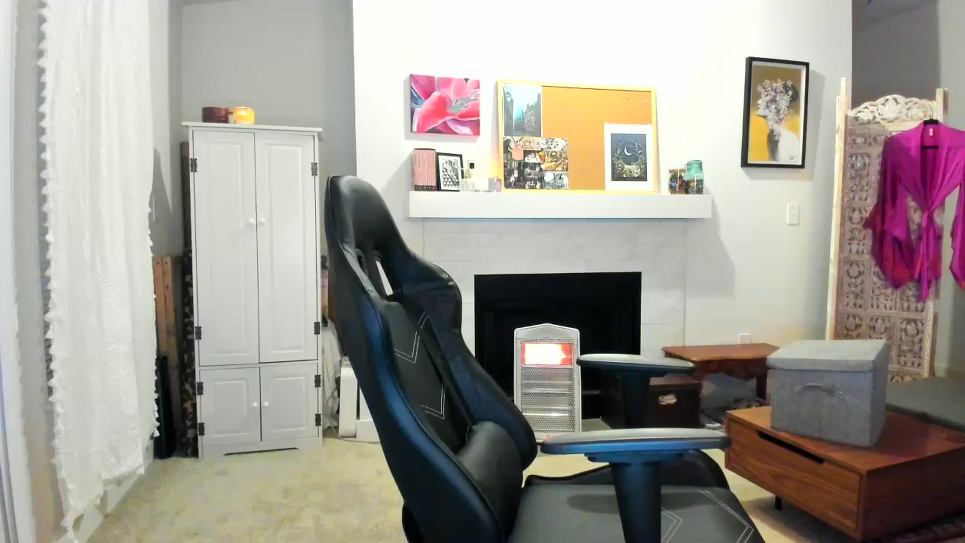 Gallery image thumbnail from JinnaWhite's myfreecams stream on, 12/28/2024, 05:28 image 4 of 20