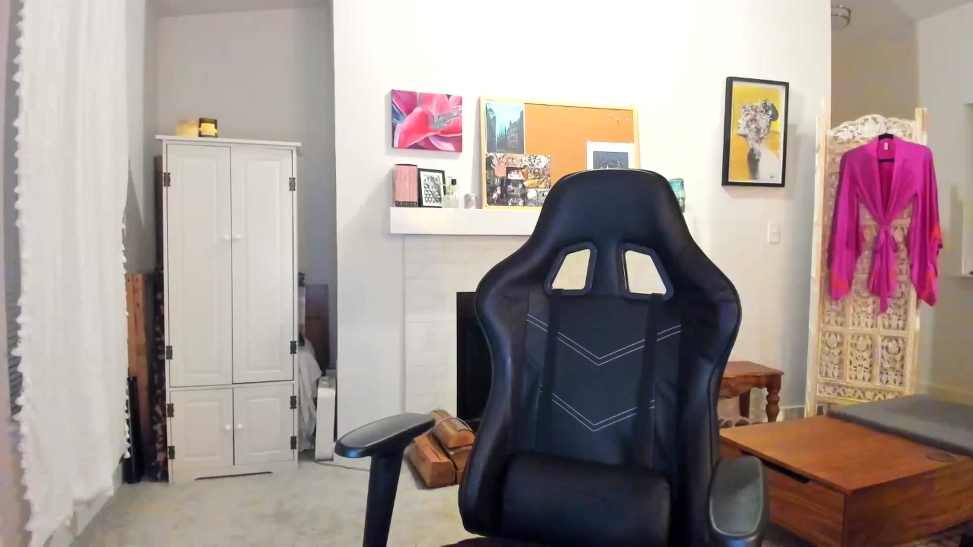 Gallery image thumbnail from JinnaWhite's myfreecams stream on, 01/08/2025, 07:08 image 7 of 20