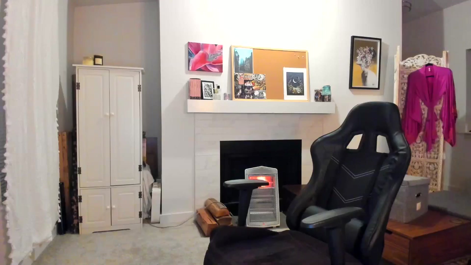 Gallery image thumbnail from JinnaWhite's myfreecams stream on, 01/09/2025, 07:22 image 12 of 20