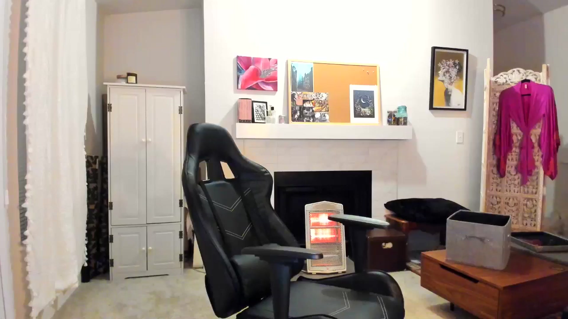 Gallery image thumbnail from JinnaWhite's myfreecams stream on, 01/12/2025, 03:36 image 14 of 20