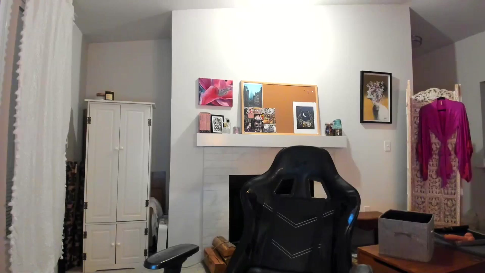 Gallery image thumbnail from JinnaWhite's myfreecams stream on, 01/12/2025, 07:46 image 17 of 20