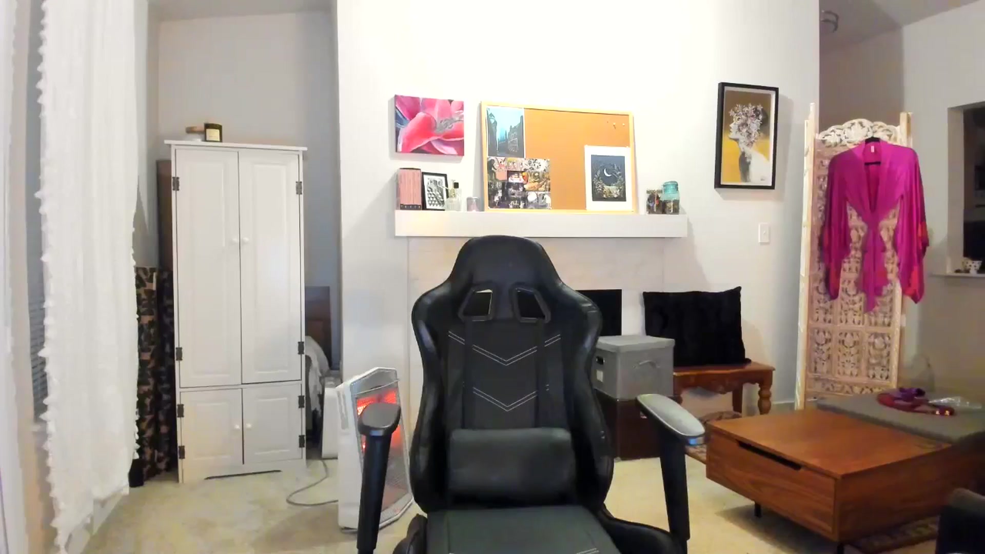 Gallery image thumbnail from JinnaWhite's myfreecams stream on, 01/13/2025, 02:29 image 15 of 20