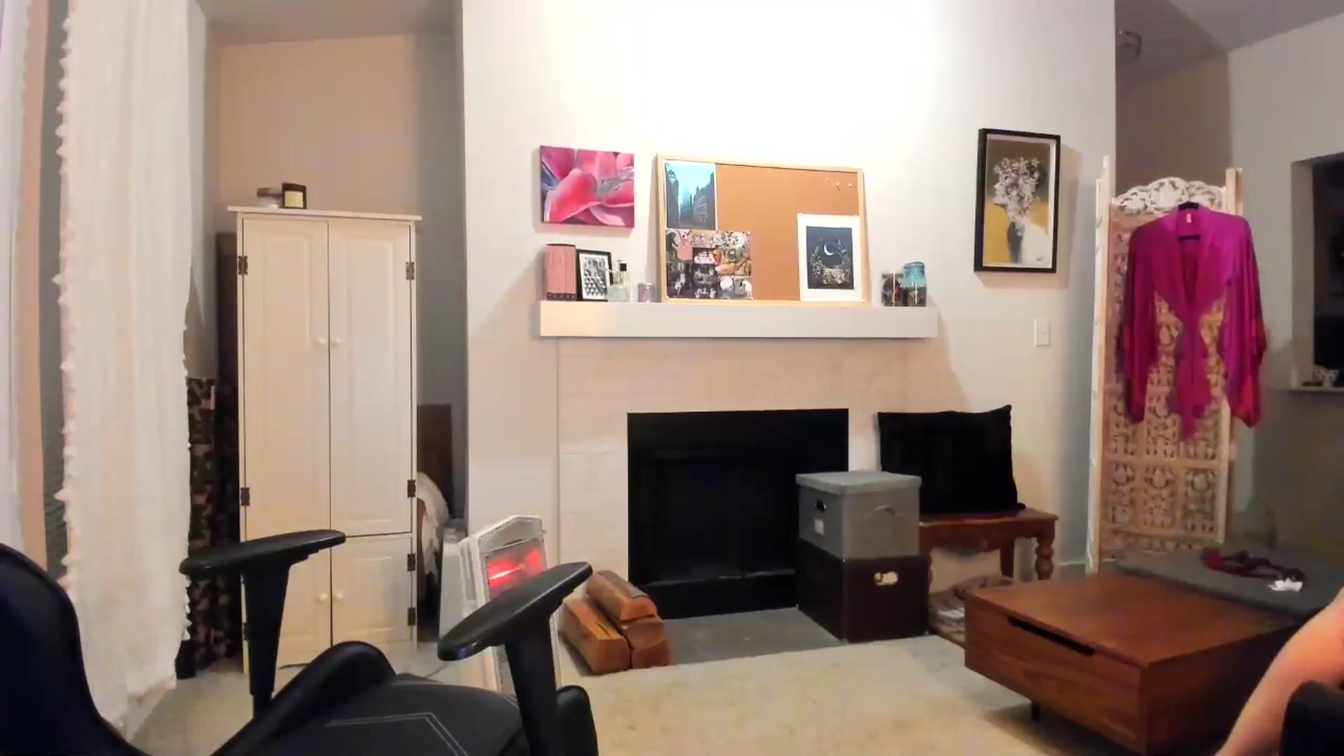 Gallery image thumbnail from JinnaWhite's myfreecams stream on, 01/13/2025, 02:29 image 3 of 20