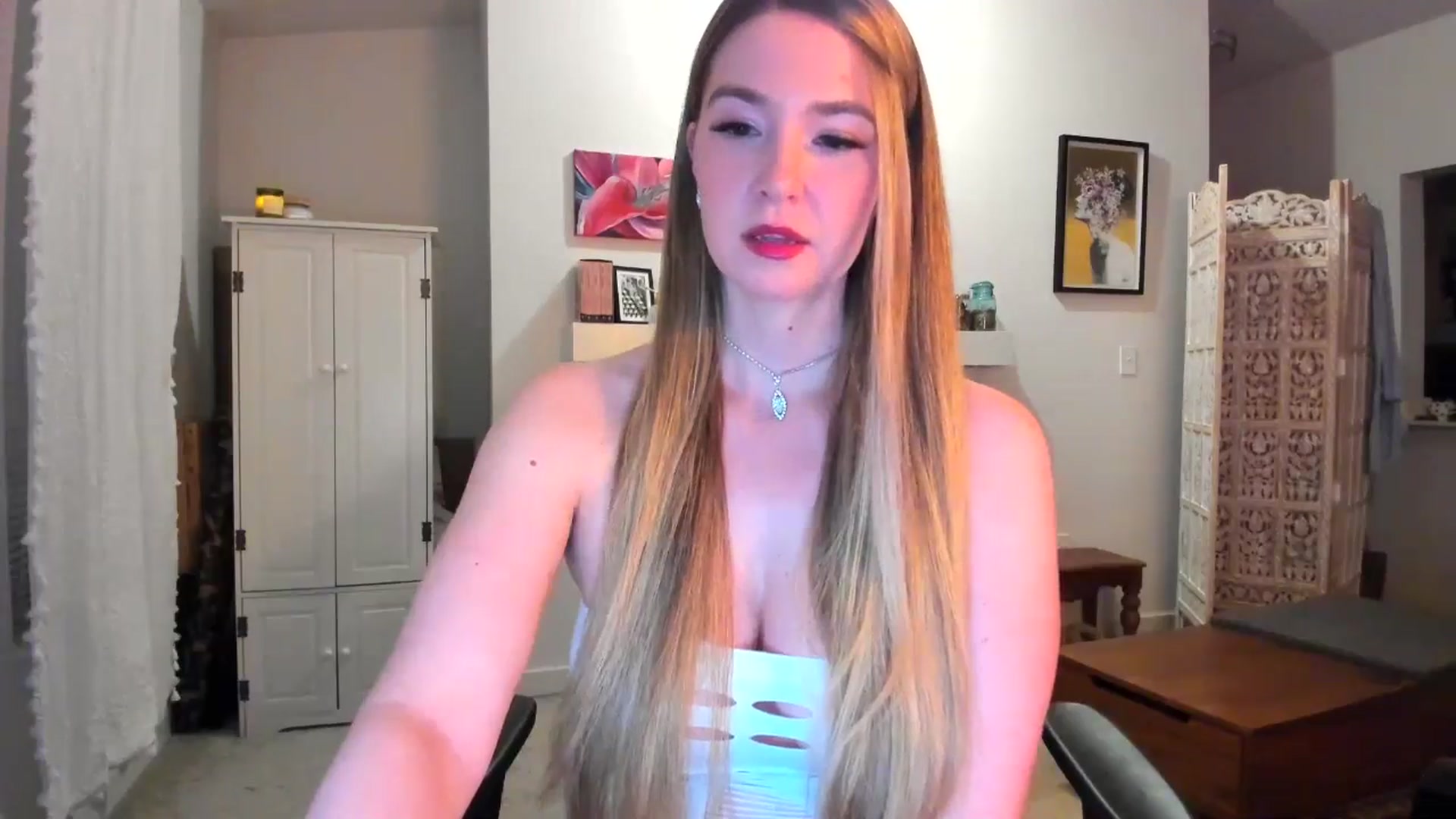 Gallery image thumbnail from JinnaWhite's myfreecams stream on, 02/04/2025, 04:16 image 15 of 20