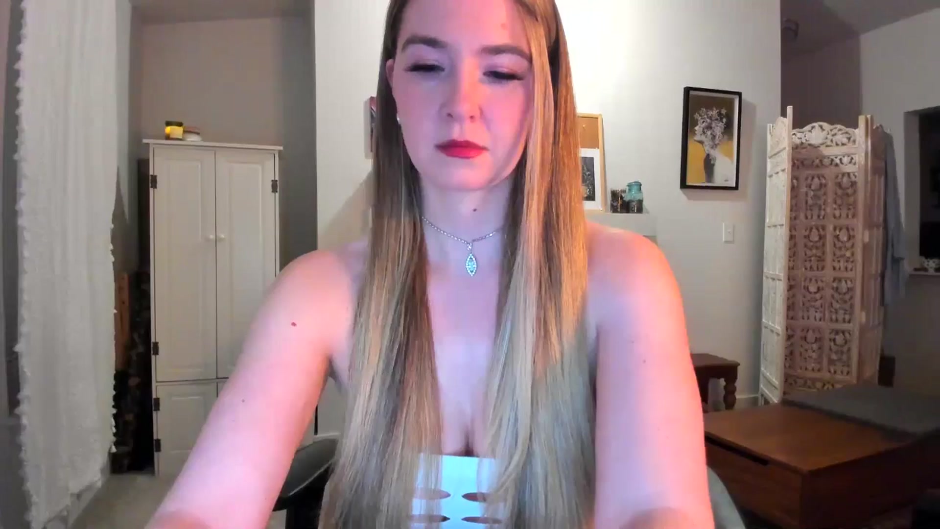Gallery image thumbnail from JinnaWhite's myfreecams stream on, 02/04/2025, 04:16 image 14 of 20