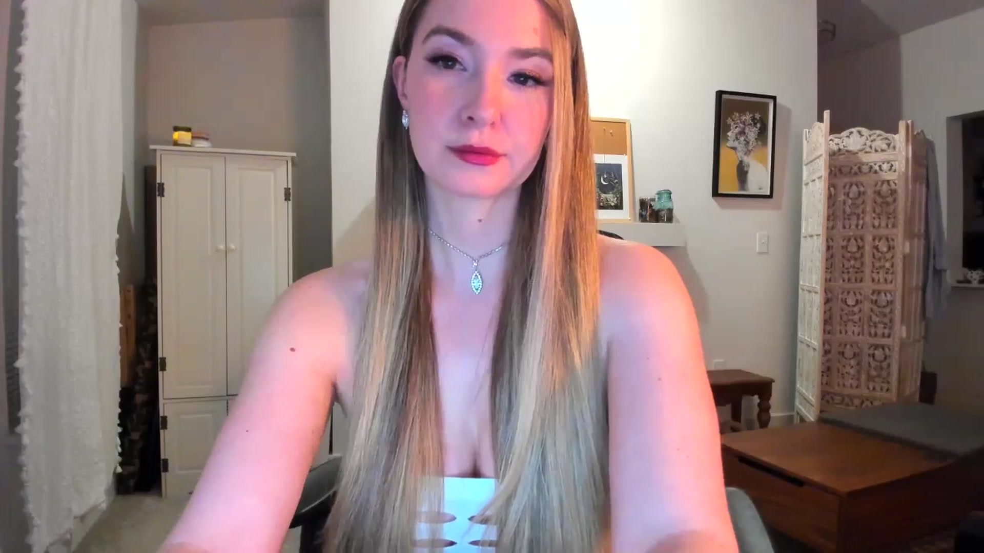 Gallery image thumbnail from JinnaWhite's myfreecams stream on, 02/04/2025, 04:16 image 11 of 20