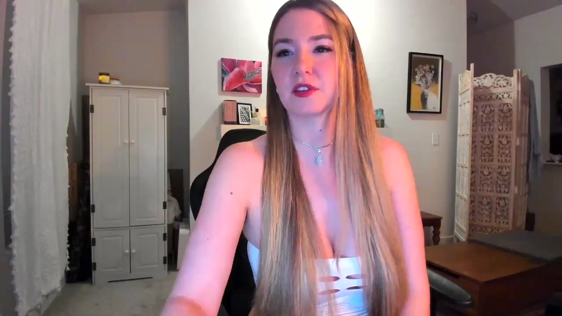 Gallery image thumbnail from JinnaWhite's myfreecams stream on, 02/04/2025, 04:16 image 13 of 20