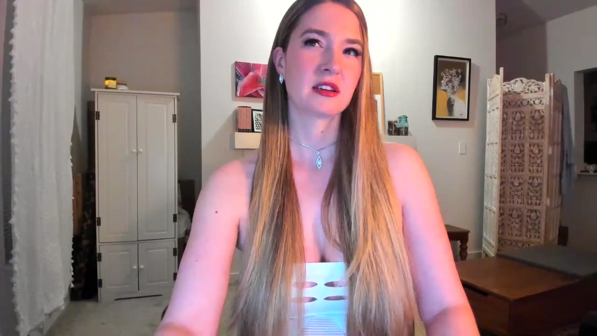 Gallery image thumbnail from JinnaWhite's myfreecams stream on, 02/04/2025, 04:16 image 8 of 20