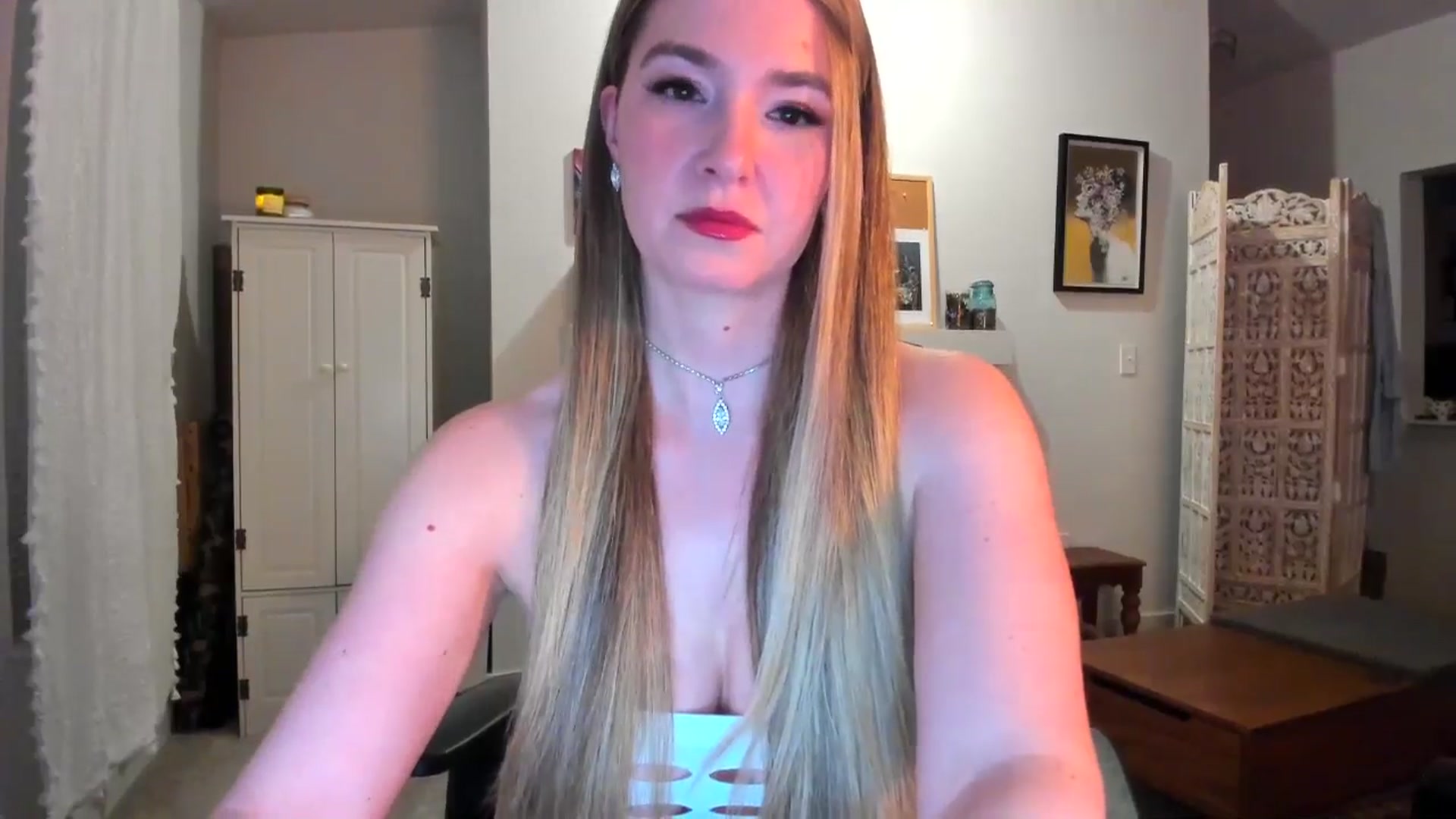 Gallery image thumbnail from JinnaWhite's myfreecams stream on, 02/04/2025, 04:16 image 10 of 20