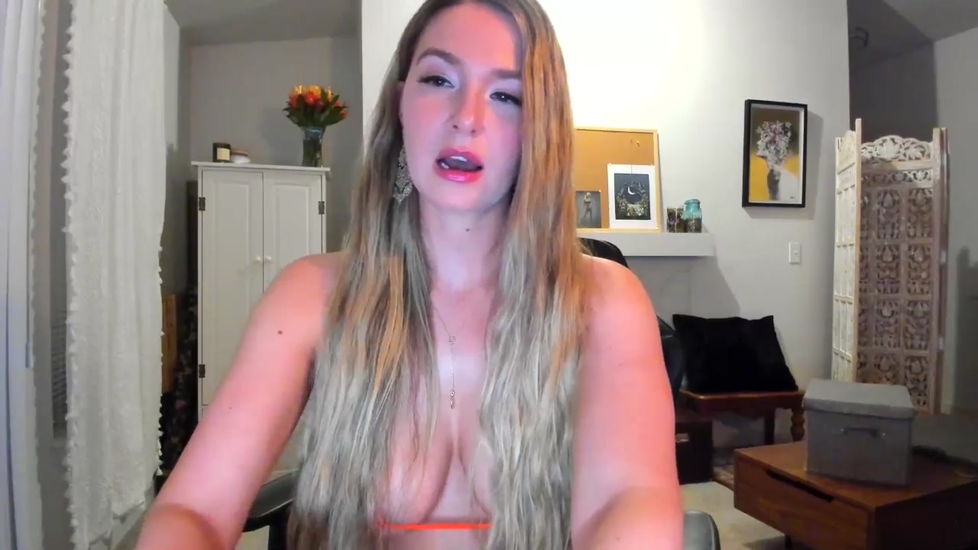 Gallery image thumbnail from JinnaWhite's myfreecams stream on, 02/19/2025, 03:57 image 17 of 20