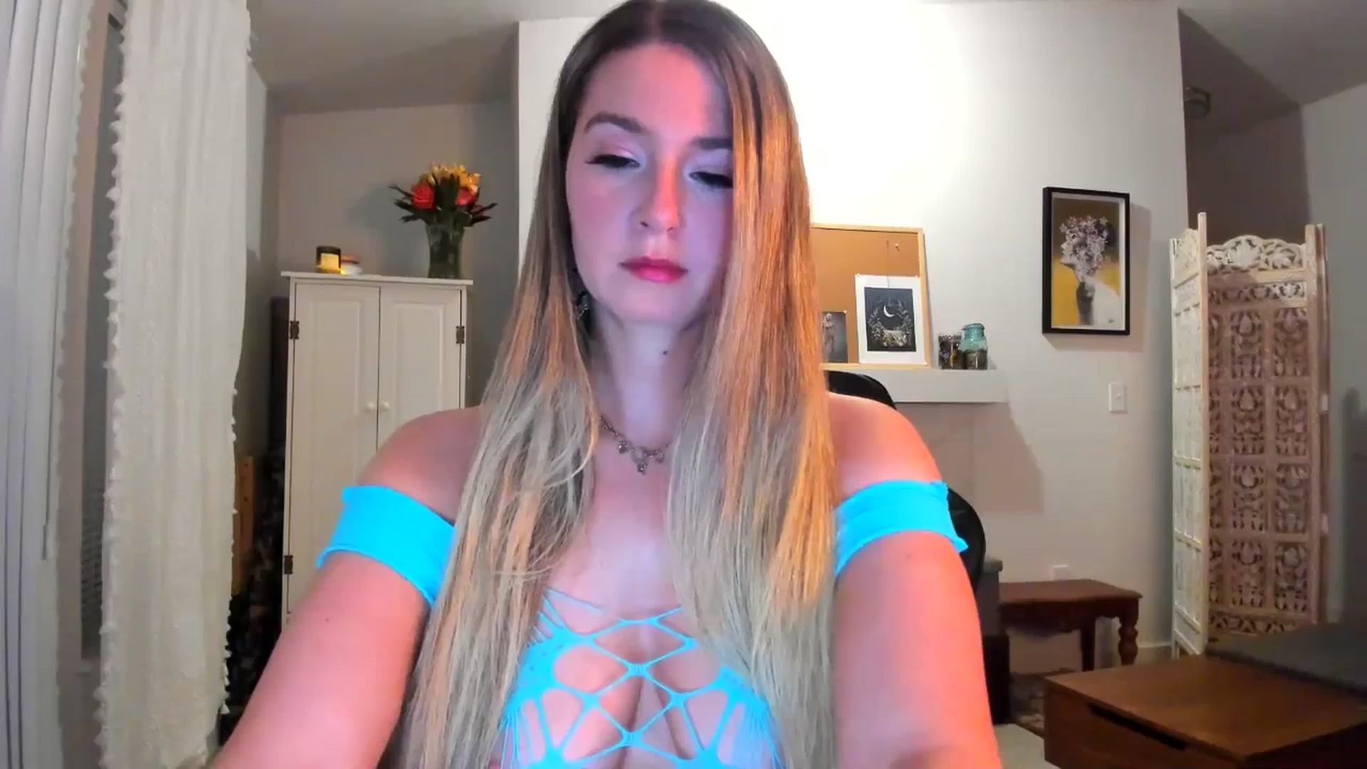 Gallery image thumbnail from JinnaWhite's myfreecams stream on, 02/20/2025, 03:05 image 10 of 20