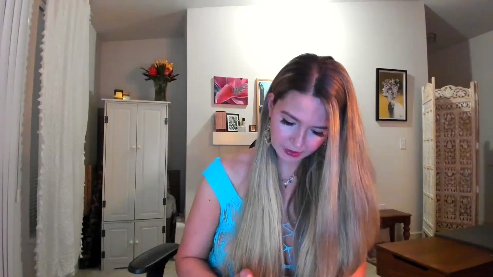 Gallery image thumbnail from JinnaWhite's myfreecams stream on, 02/20/2025, 03:05 image 3 of 20