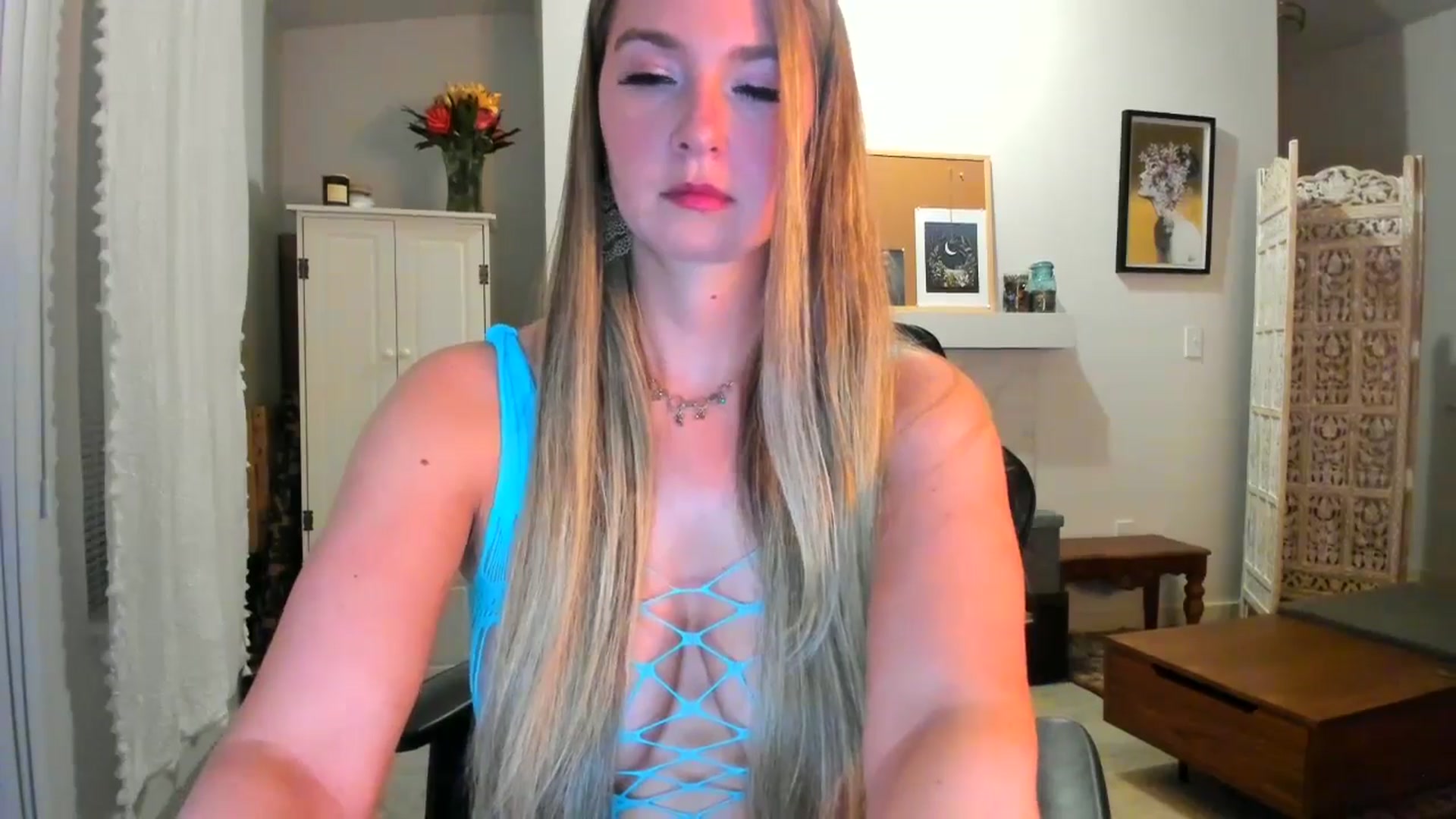 Gallery image thumbnail from JinnaWhite's myfreecams stream on, 02/20/2025, 03:38 image 12 of 20