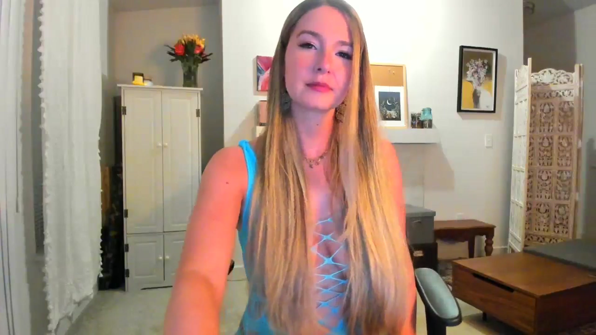 Gallery image thumbnail from JinnaWhite's myfreecams stream on, 02/20/2025, 03:38 image 7 of 20