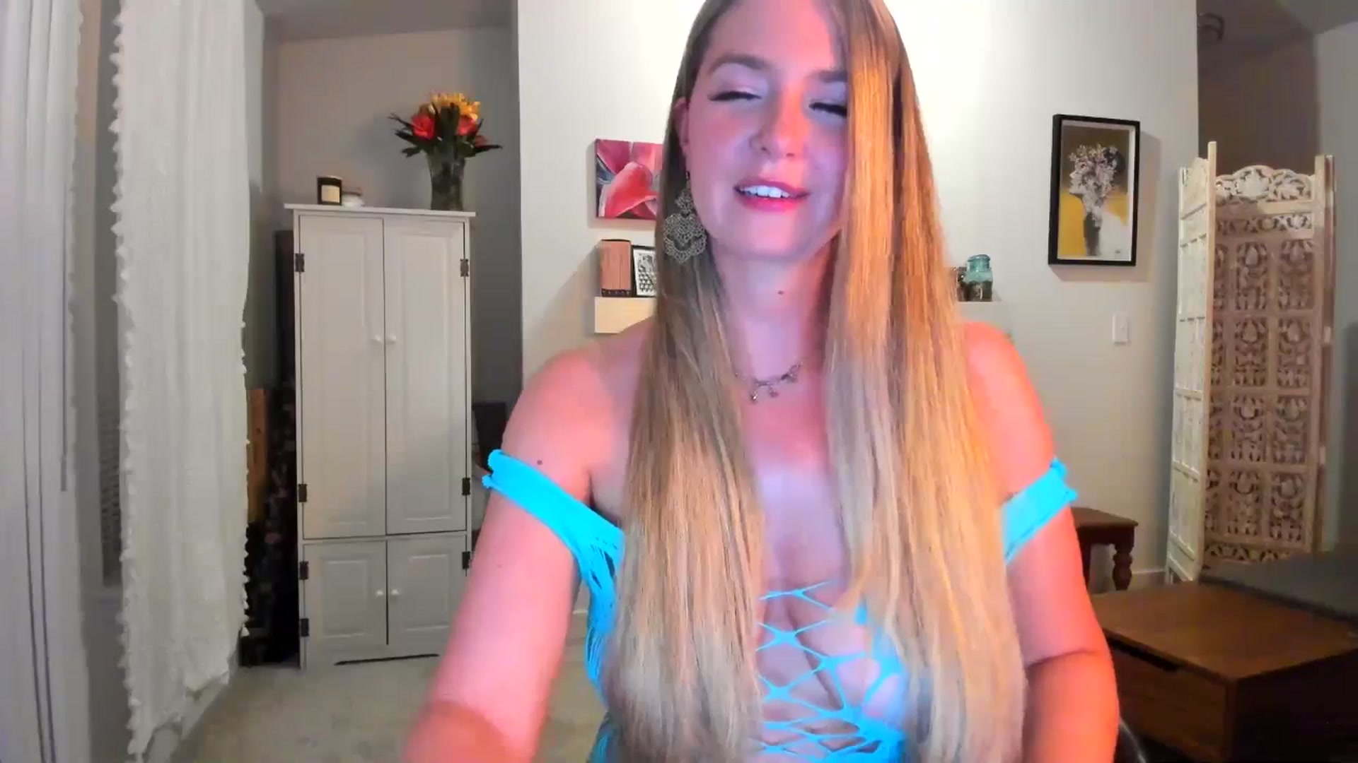 Gallery image thumbnail from JinnaWhite's myfreecams stream on, 02/20/2025, 05:54 image 17 of 20
