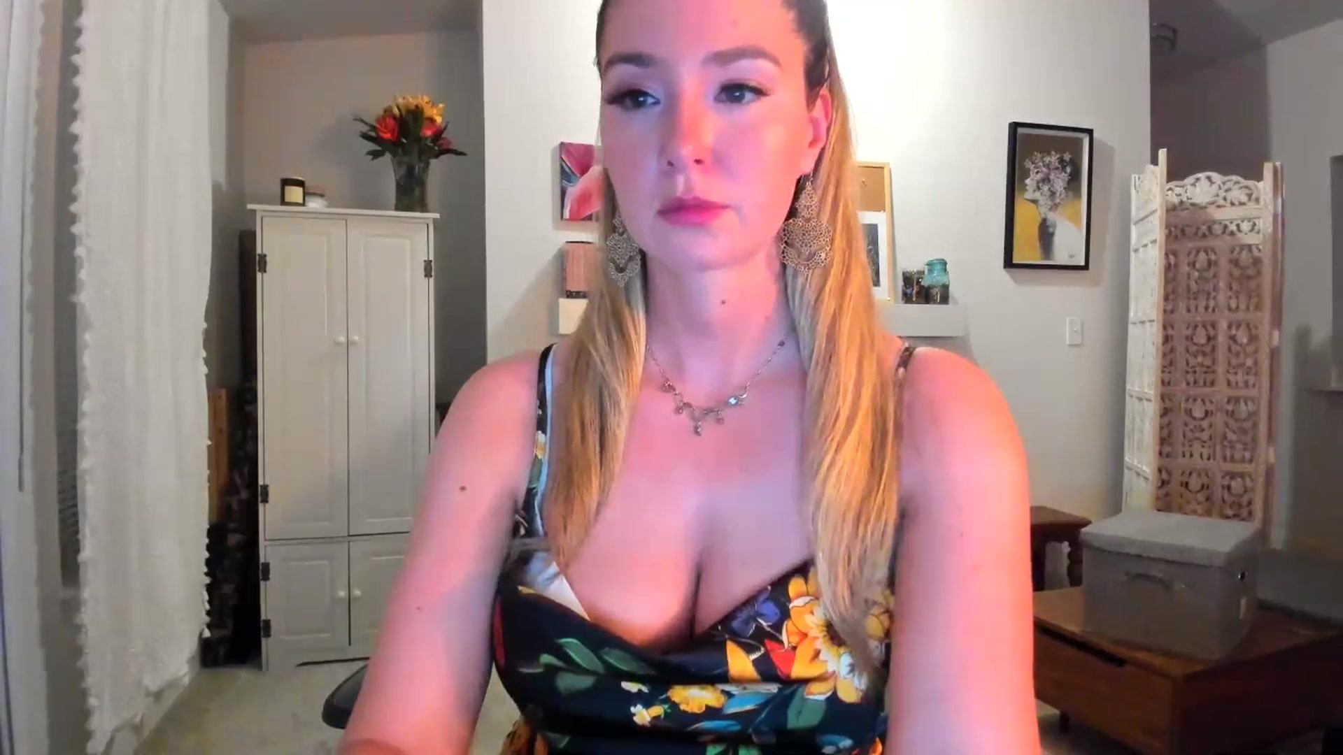 Gallery image thumbnail from JinnaWhite's myfreecams stream on, 02/20/2025, 07:02 image 2 of 20