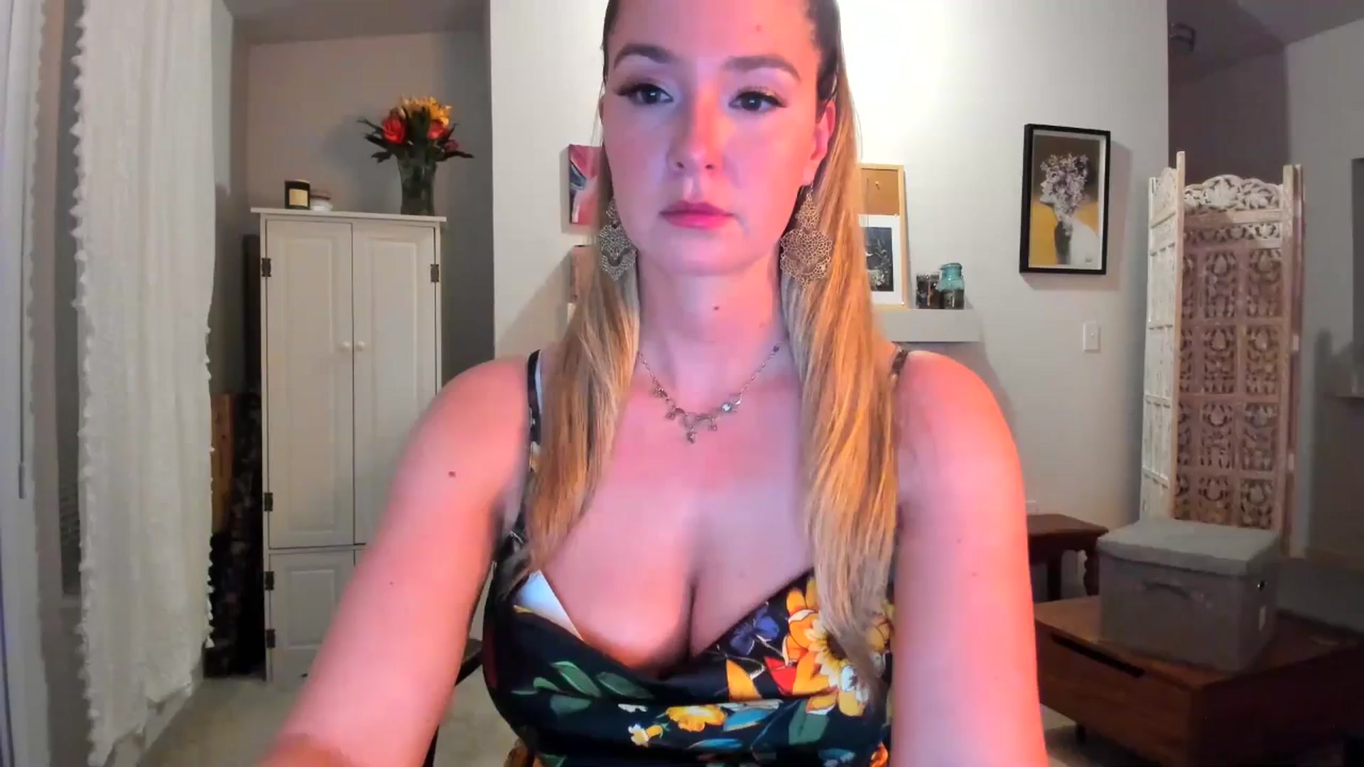 Gallery image thumbnail from JinnaWhite's myfreecams stream on, 02/20/2025, 07:02 image 1 of 20