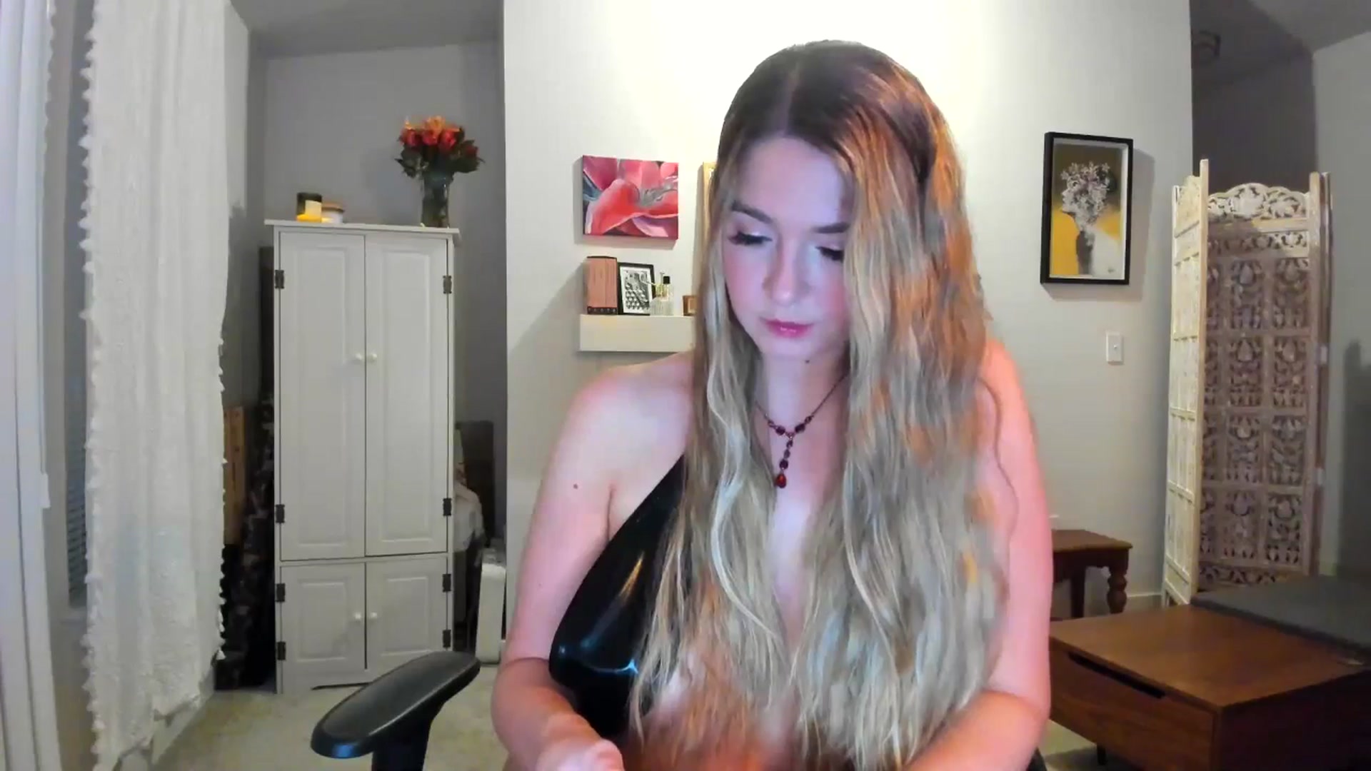 Gallery image thumbnail from JinnaWhite's myfreecams stream on, 02/22/2025, 03:11 image 5 of 20
