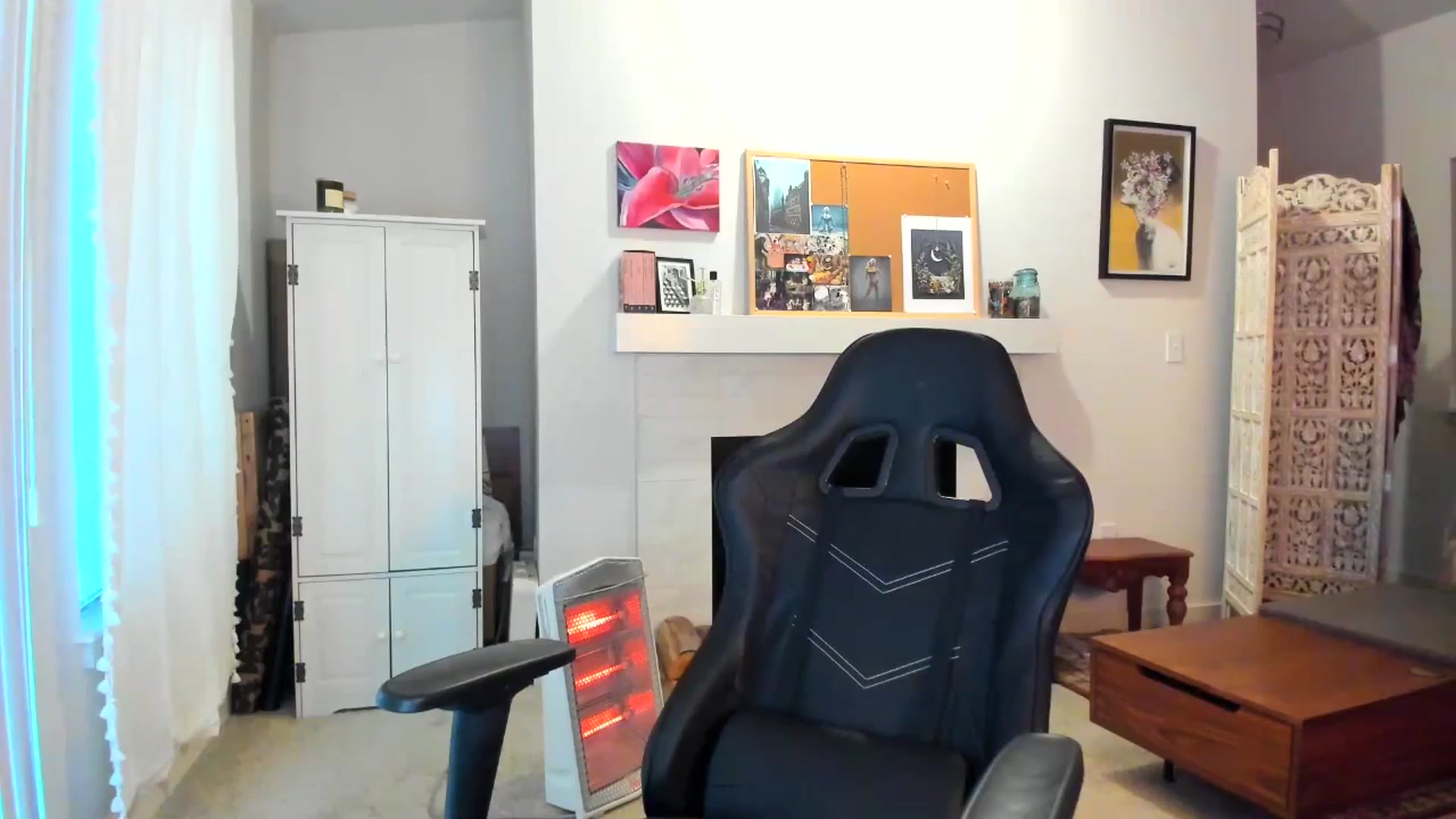 Gallery image thumbnail from JinnaWhite's myfreecams stream on, 02/26/2025, 21:00 image 8 of 20