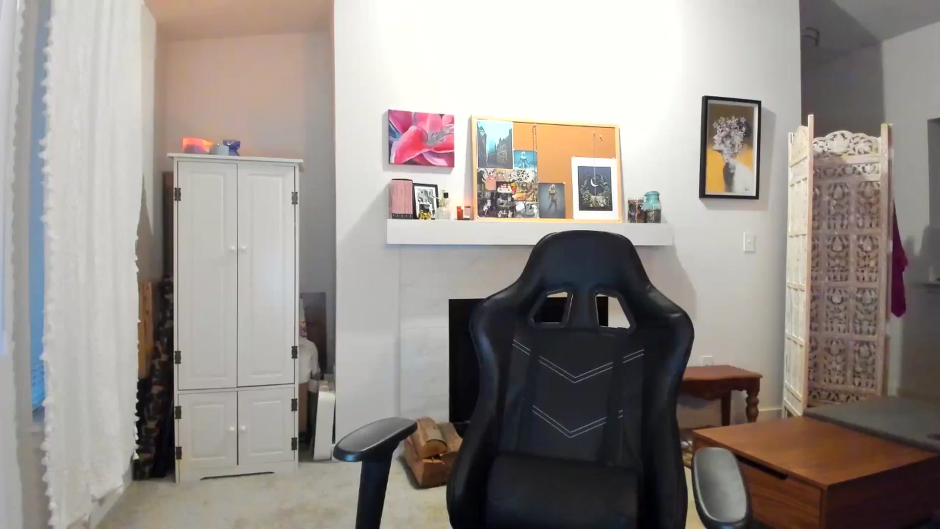 Gallery image thumbnail from JinnaWhite's myfreecams stream on, 03/12/2025, 01:50 image 6 of 20