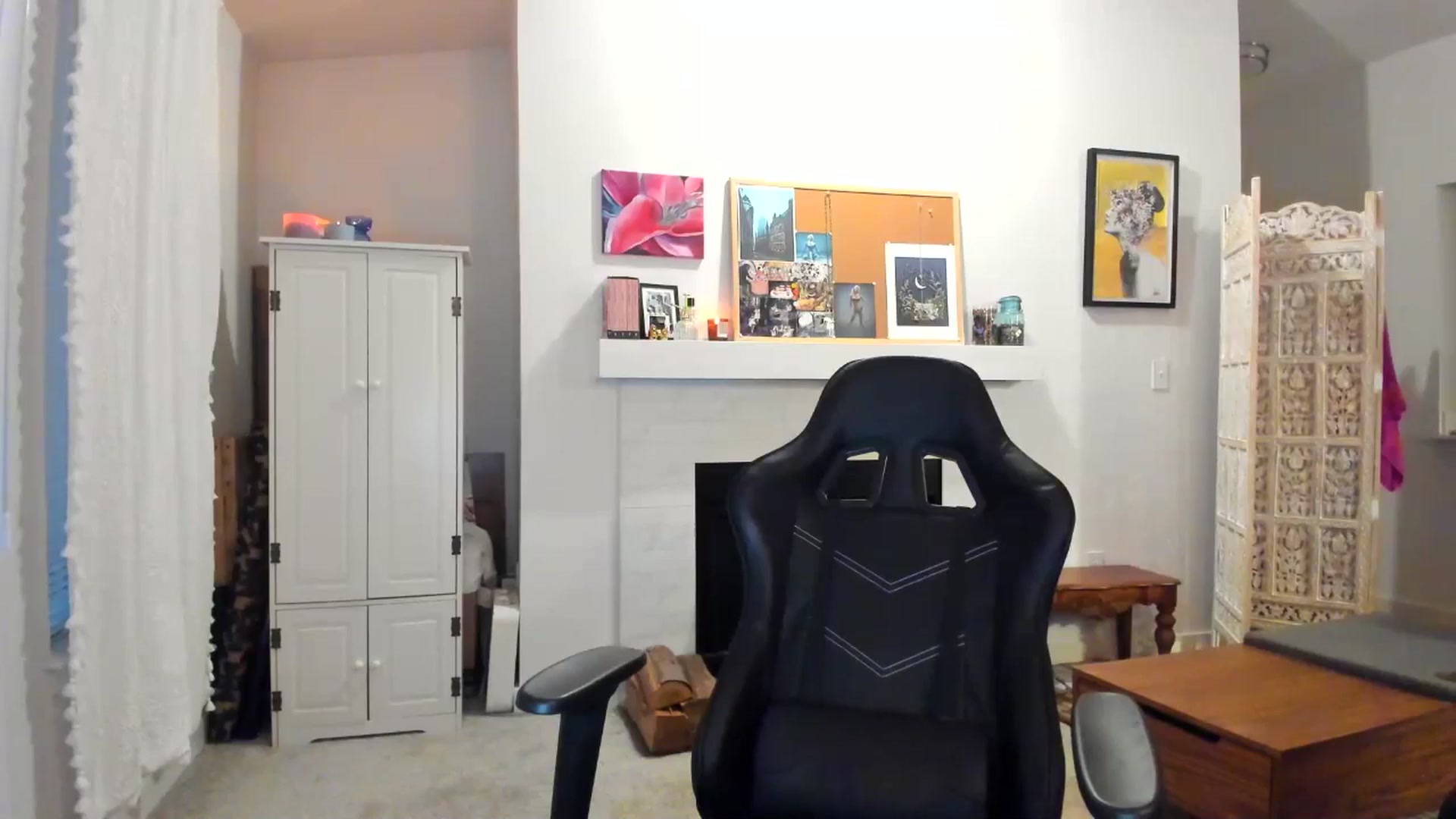 Gallery image thumbnail from JinnaWhite's myfreecams stream on, 03/12/2025, 01:50 image 4 of 20