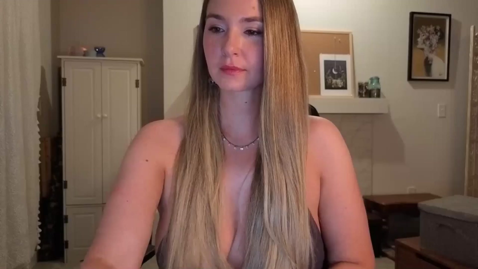 Gallery image thumbnail from JinnaWhite's myfreecams stream on, 03/20/2025, 04:36 image 1 of 20