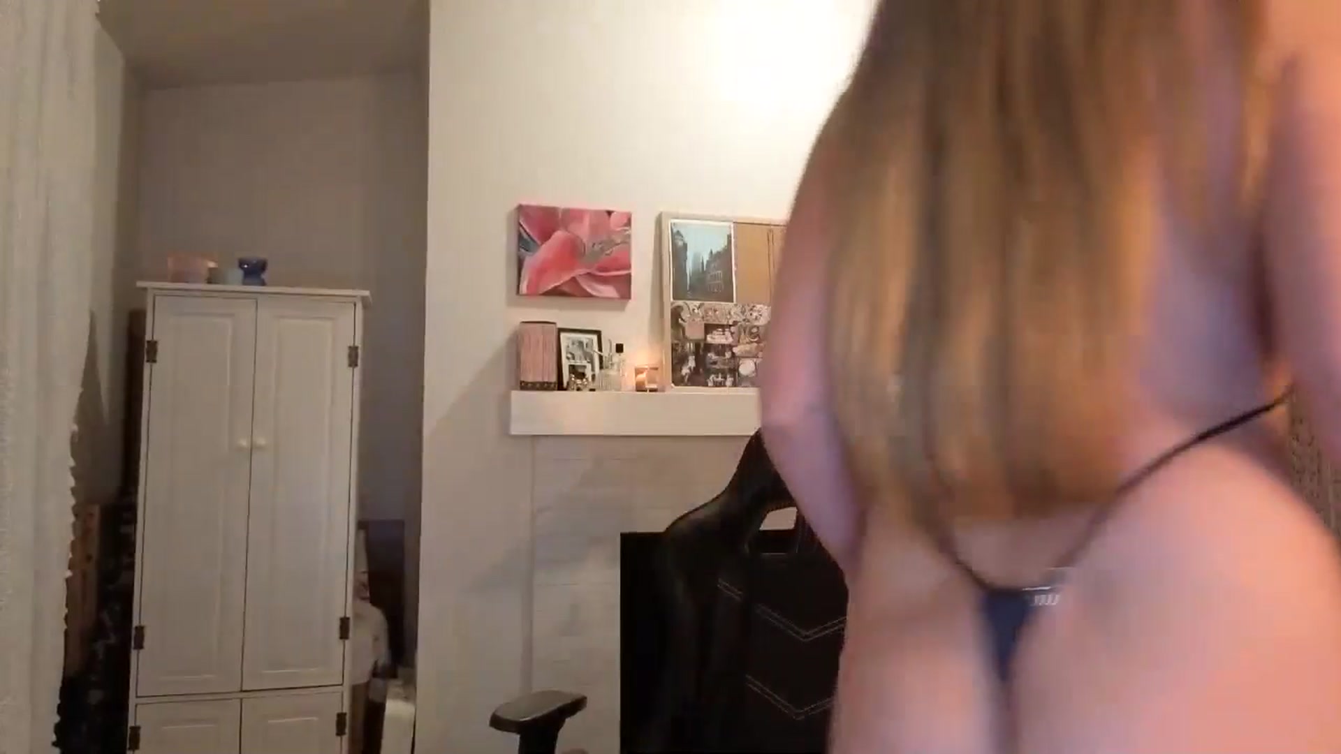 Gallery image thumbnail from JinnaWhite's myfreecams stream on, 03/20/2025, 04:36 image 5 of 20