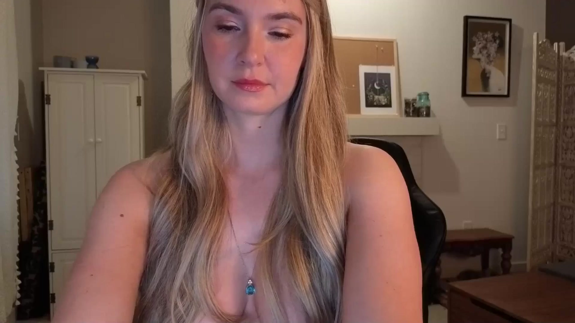 Gallery image thumbnail from JinnaWhite's myfreecams stream on, 03/23/2025, 24:42 image 15 of 20