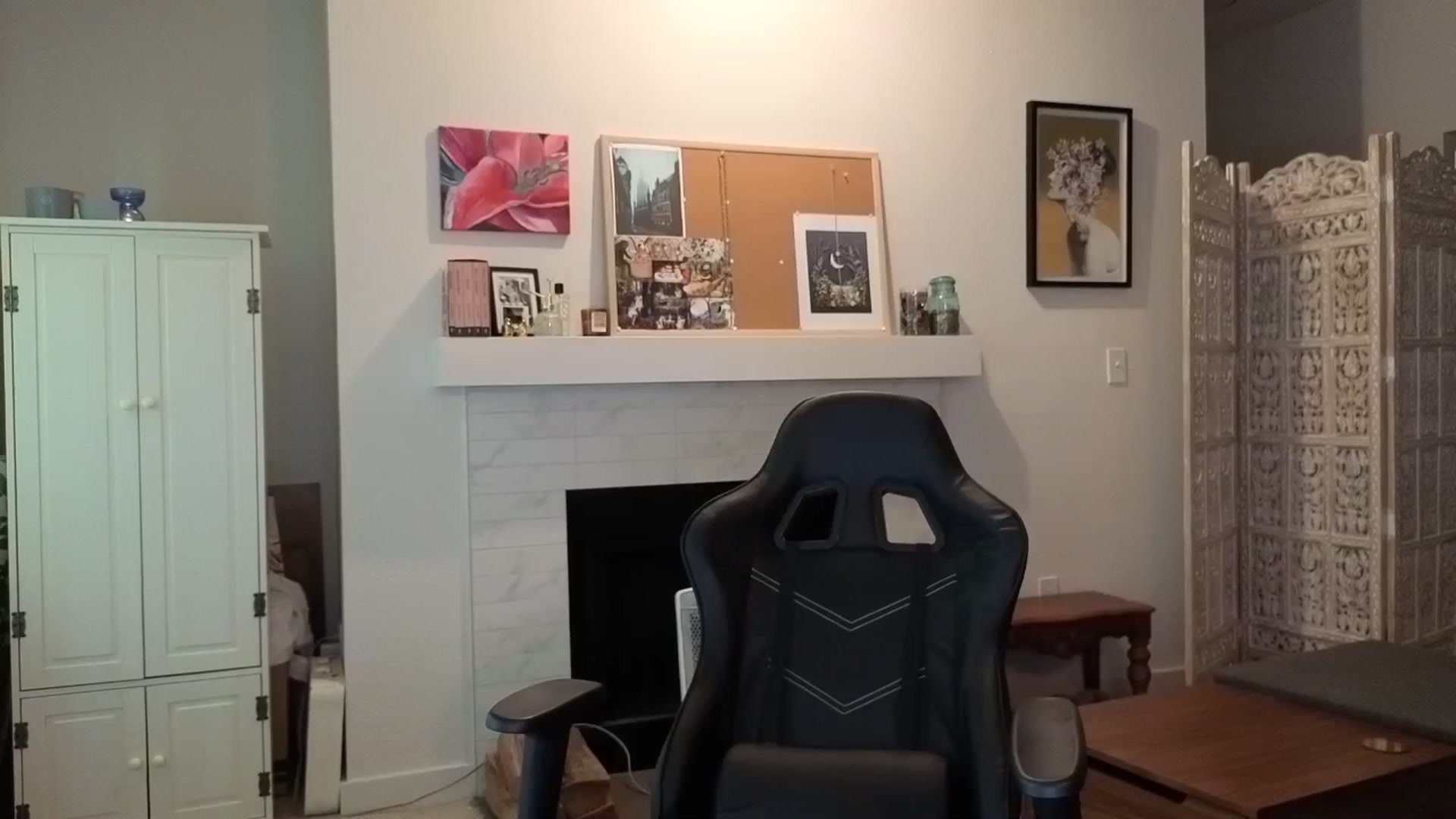 Gallery image thumbnail from JinnaWhite's myfreecams stream on, 03/25/2025, 23:26 image 9 of 20