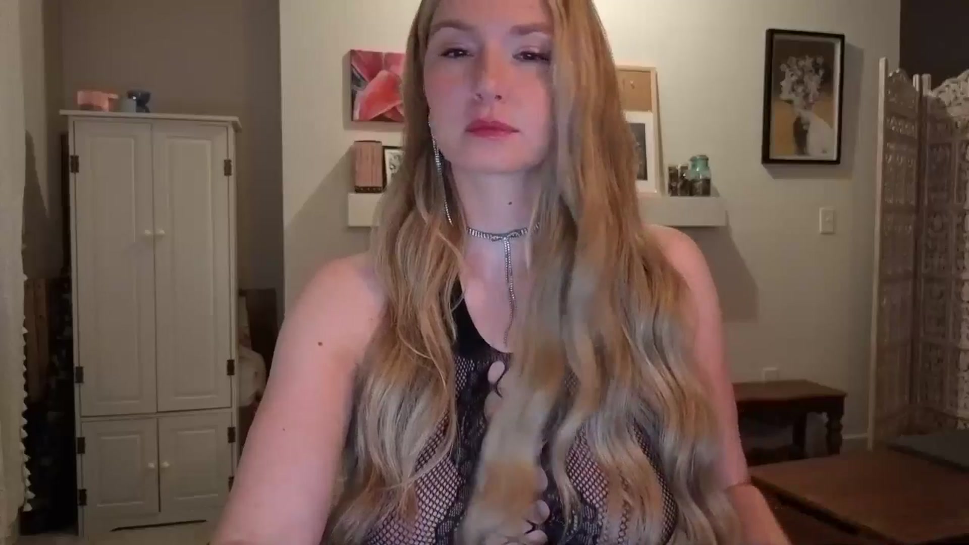 Gallery image thumbnail from JinnaWhite's myfreecams stream on, 03/29/2025, 02:04 image 16 of 20