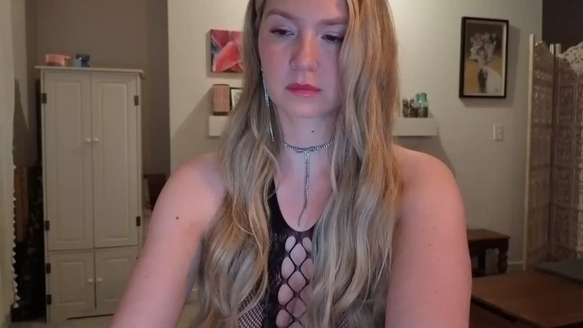 Gallery image thumbnail from JinnaWhite's myfreecams stream on, 03/29/2025, 02:04 image 17 of 20