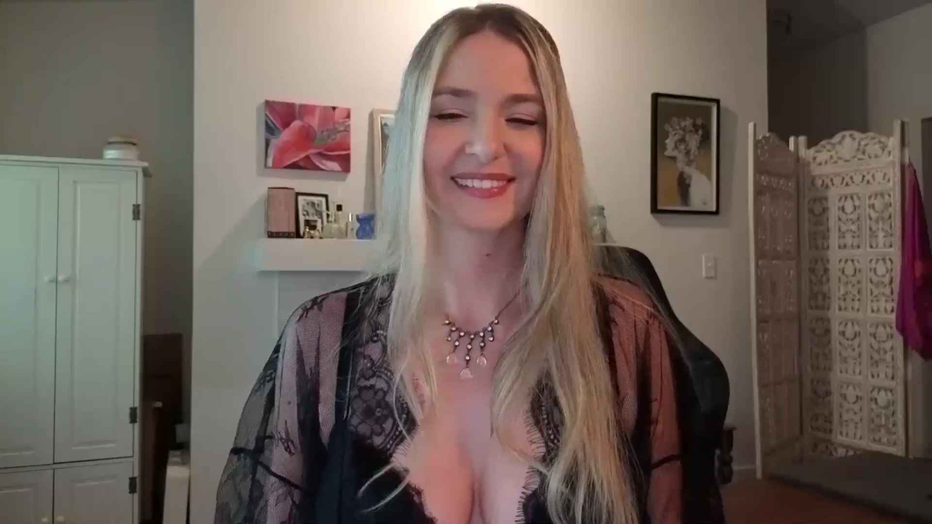 Gallery image thumbnail from JinnaWhite's myfreecams stream on, 06/05/2025, 01:43 image 2 of 20