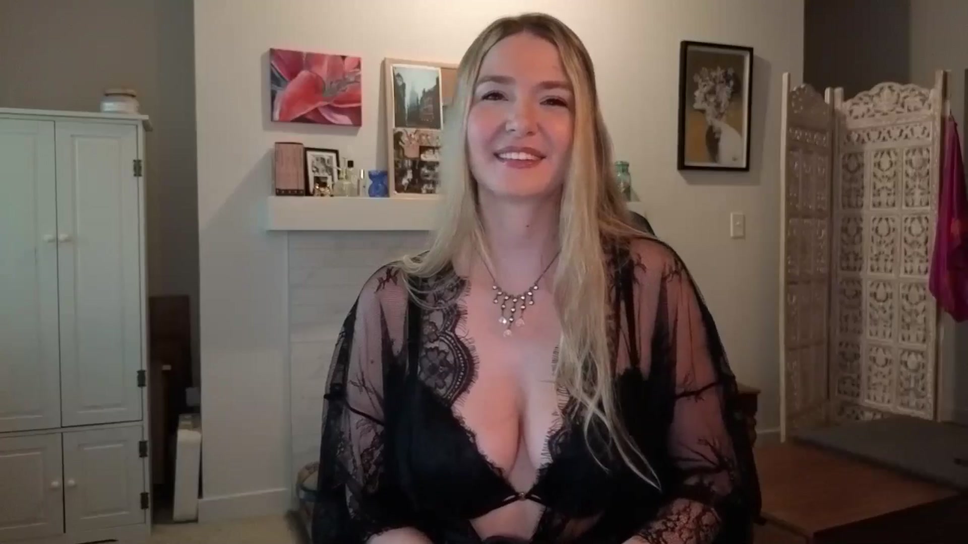 Gallery image thumbnail from JinnaWhite's myfreecams stream on, 06/05/2025, 01:43 image 16 of 20