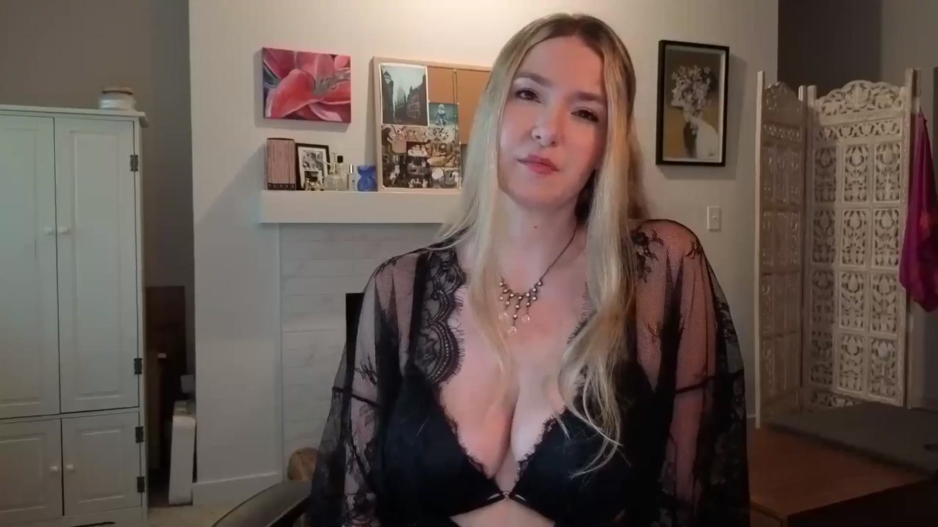 Gallery image thumbnail from JinnaWhite's myfreecams stream on, 06/05/2025, 01:43 image 18 of 20