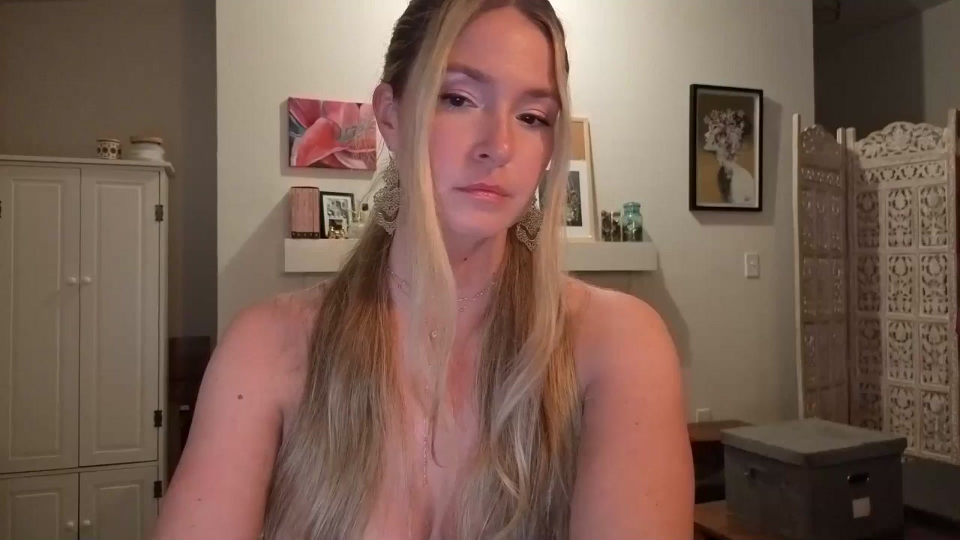 Gallery image thumbnail from JinnaWhite's myfreecams stream on, 06/06/2025, 06:23 image 1 of 20