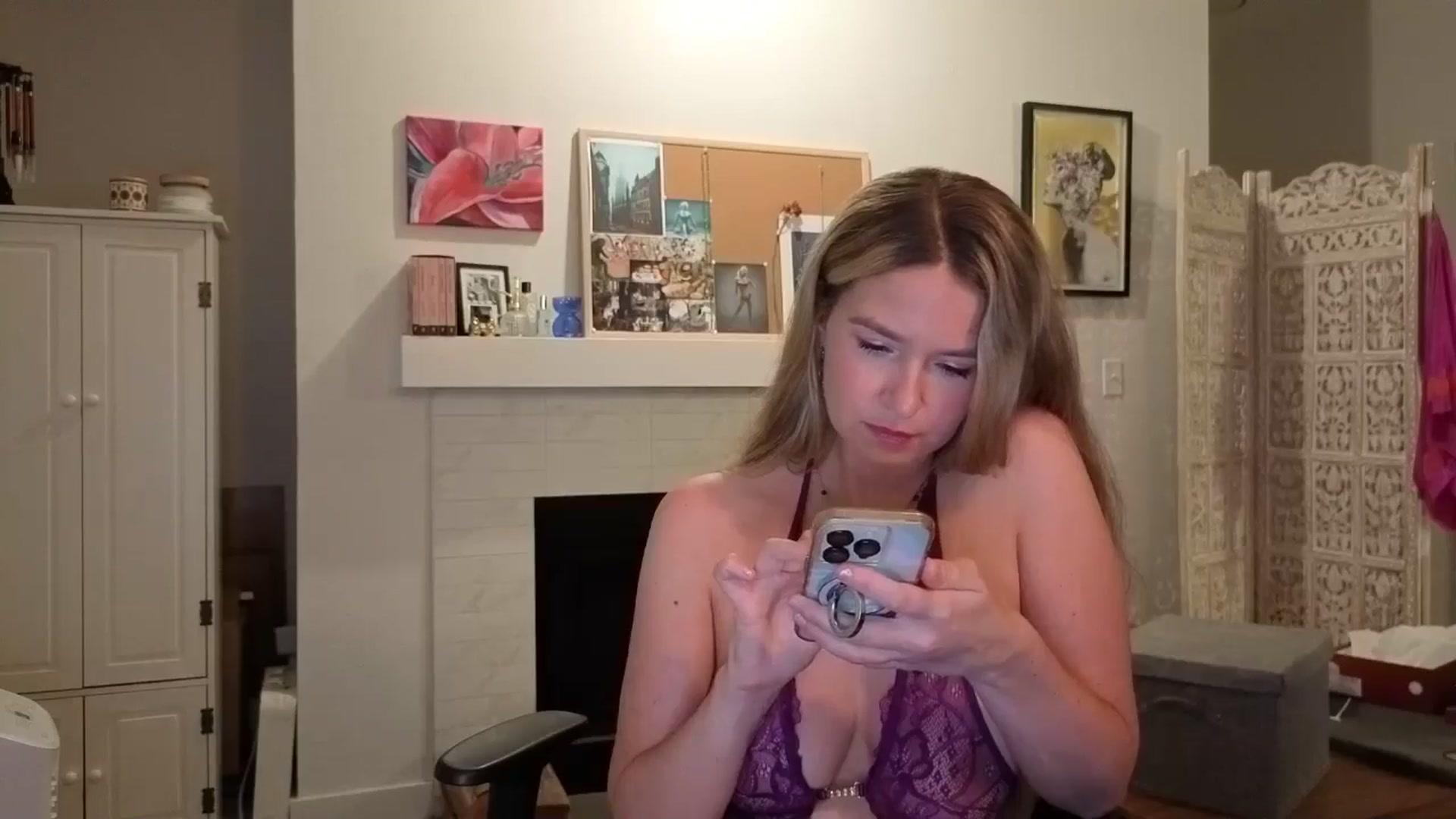 Gallery image thumbnail from JinnaWhite's myfreecams stream on, 06/12/2025, 03:40 image 16 of 20