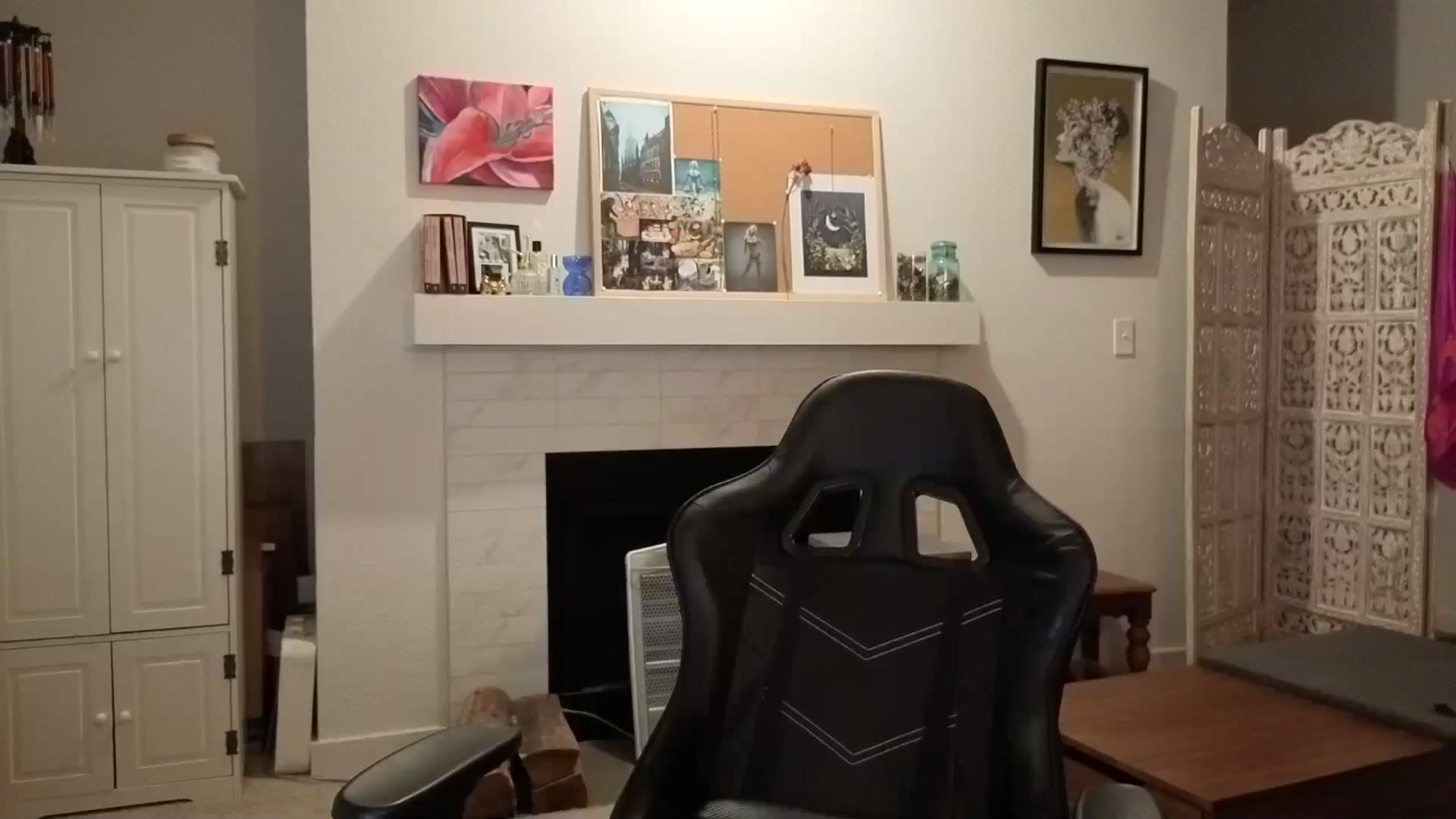 Gallery image thumbnail from JinnaWhite's myfreecams stream on, 06/20/2025, 02:39 image 9 of 20