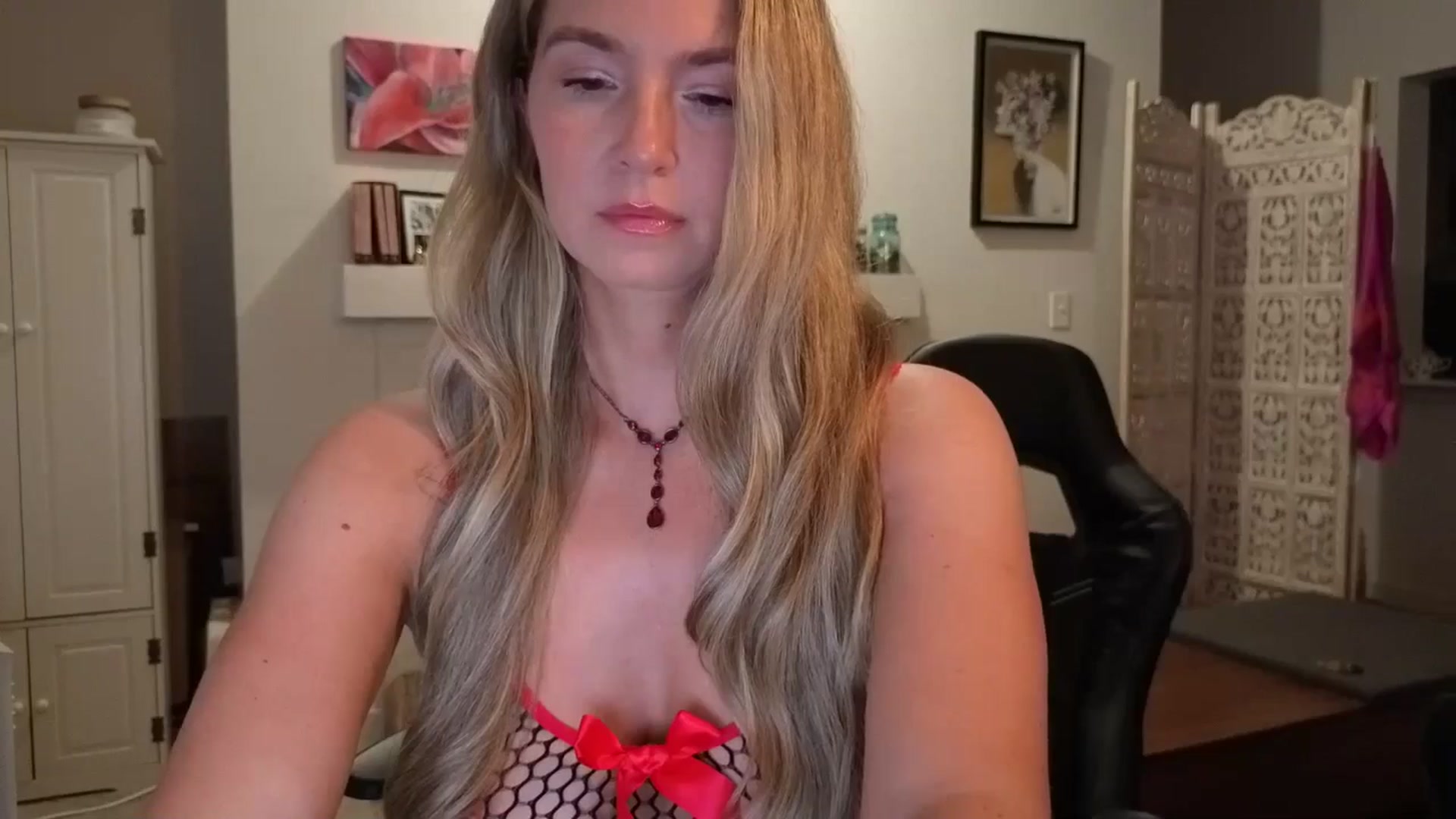 Gallery image thumbnail from JinnaWhite's myfreecams stream on, 06/28/2025, 03:50 image 6 of 20