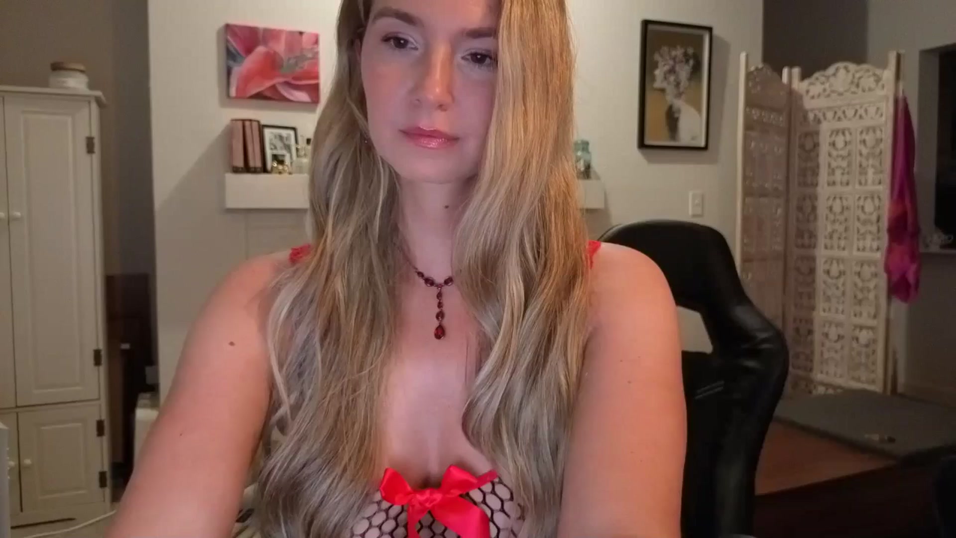 Gallery image thumbnail from JinnaWhite's myfreecams stream on, 06/28/2025, 03:50 image 1 of 20