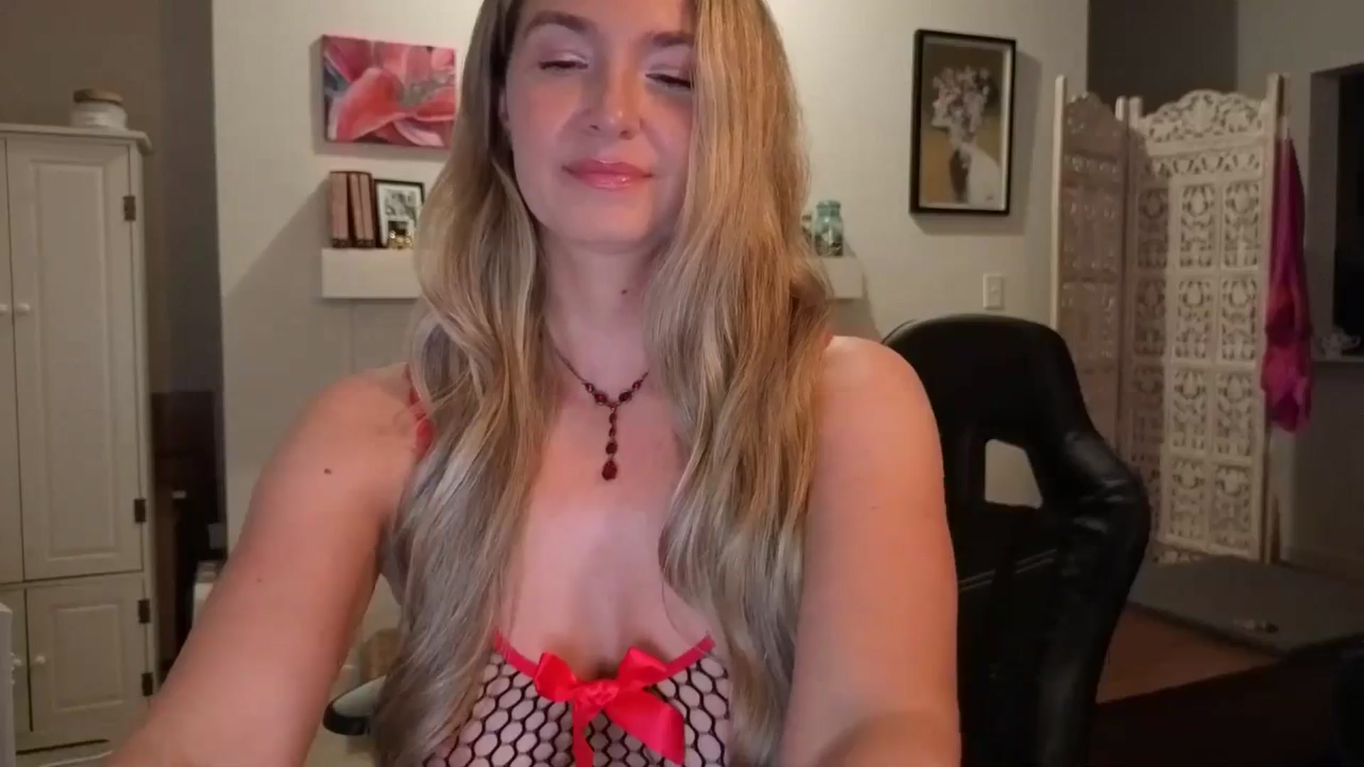 Gallery image thumbnail from JinnaWhite's myfreecams stream on, 06/28/2025, 03:50 image 8 of 20