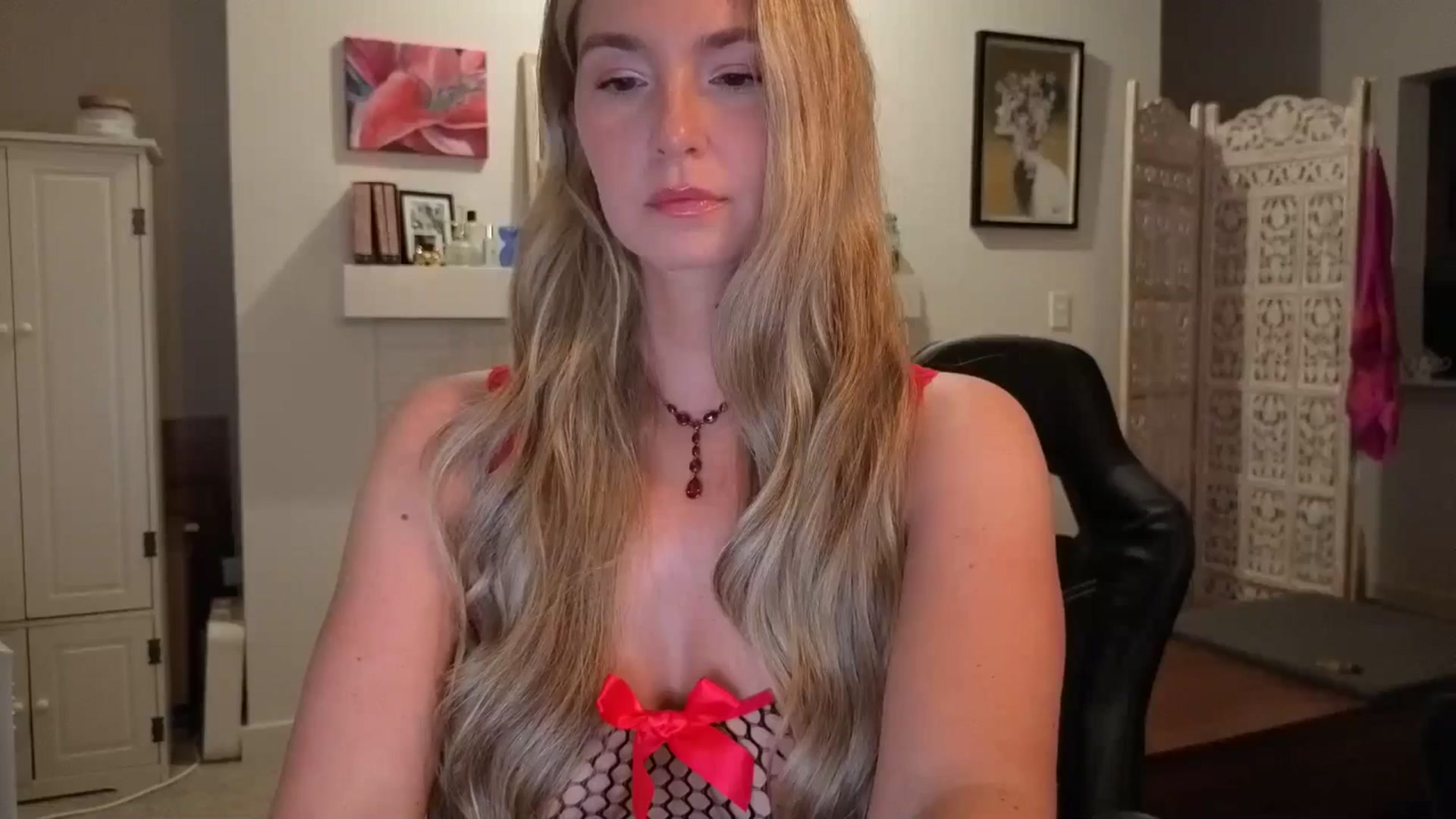 Gallery image thumbnail from JinnaWhite's myfreecams stream on, 06/28/2025, 03:50 image 2 of 20