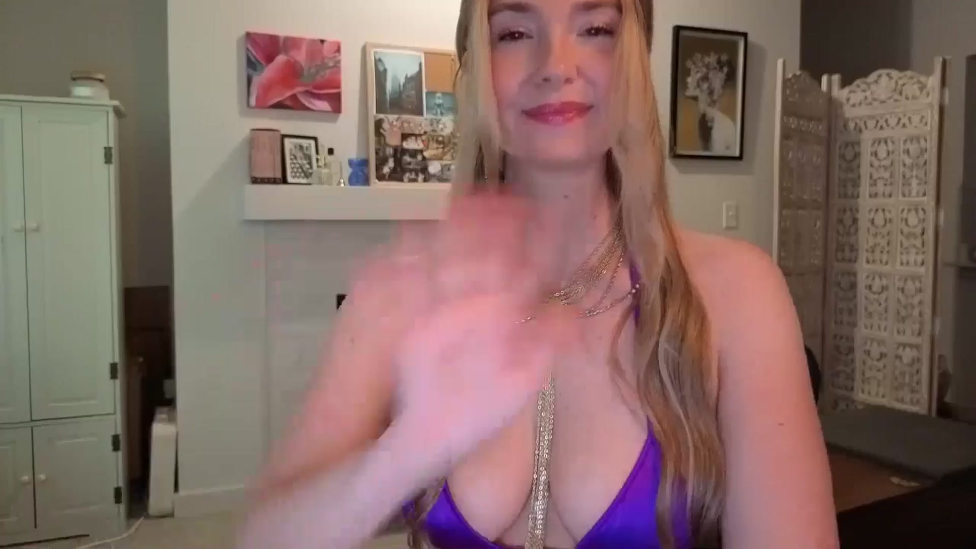 Gallery image thumbnail from JinnaWhite's myfreecams stream on, 07/24/2025, 24:04 image 14 of 20