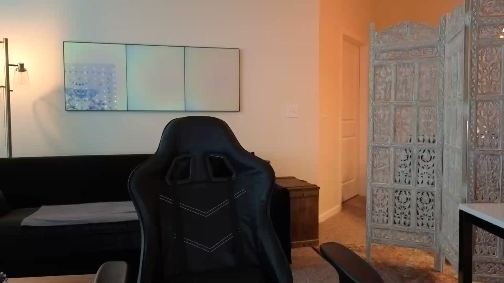 Gallery image thumbnail from JinnaWhite's myfreecams stream on, 09/19/2025, 02:19 image 2 of 20