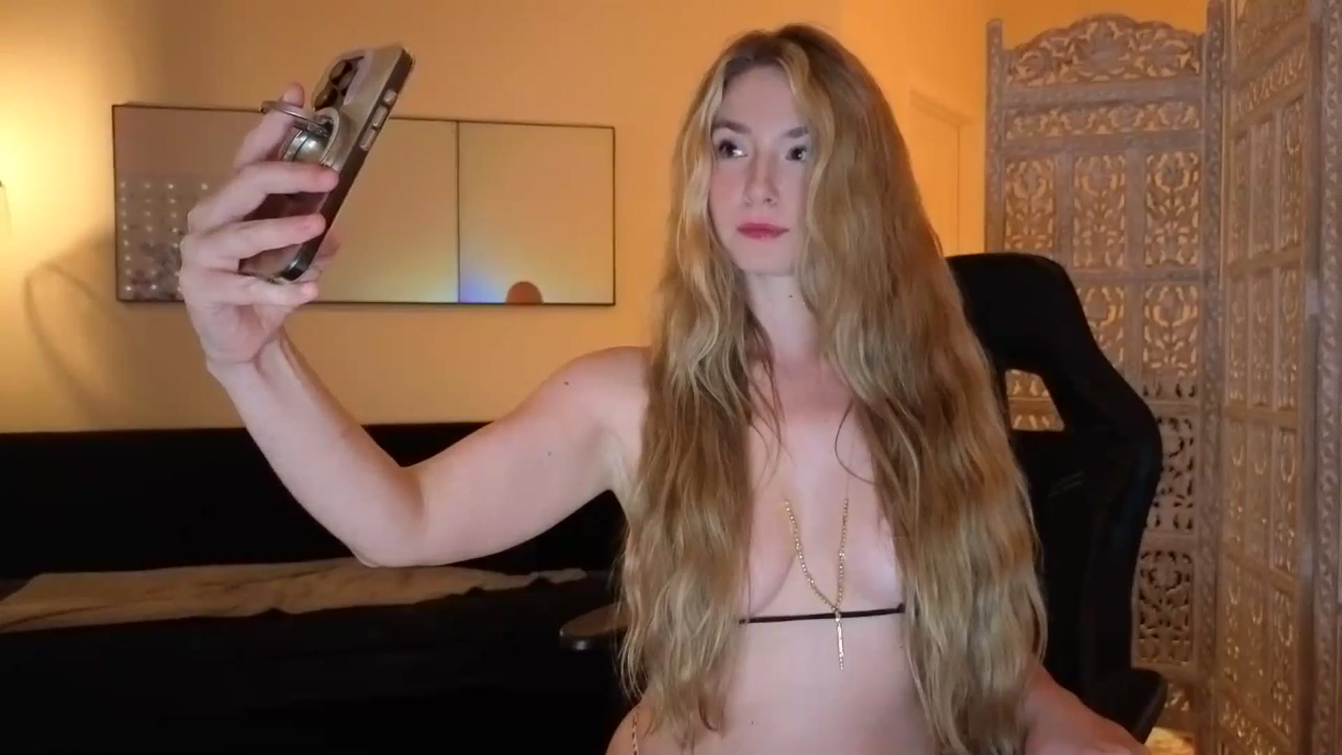 Gallery image thumbnail from JinnaWhite's myfreecams stream on, 09/22/2025, 03:07 image 15 of 20