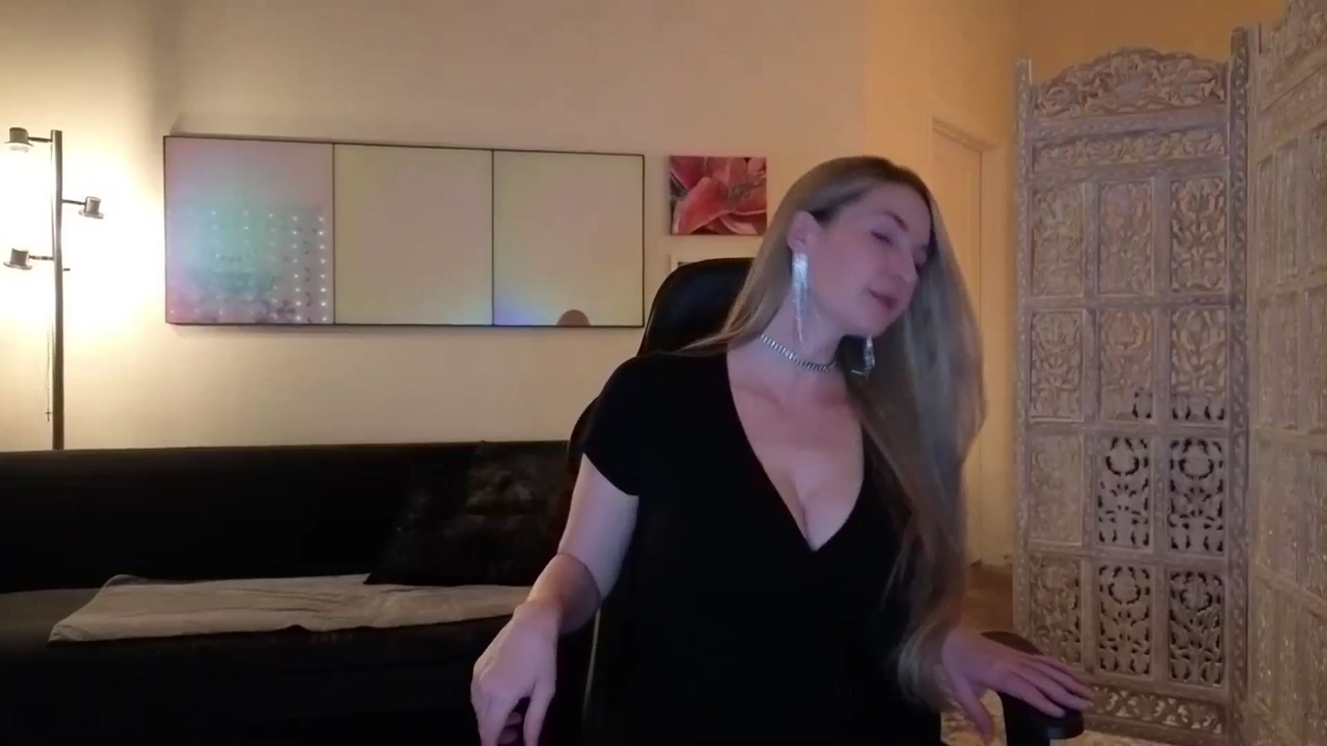 Gallery image thumbnail from JinnaWhite's myfreecams stream on, 10/08/2025, 03:58 image 2 of 20